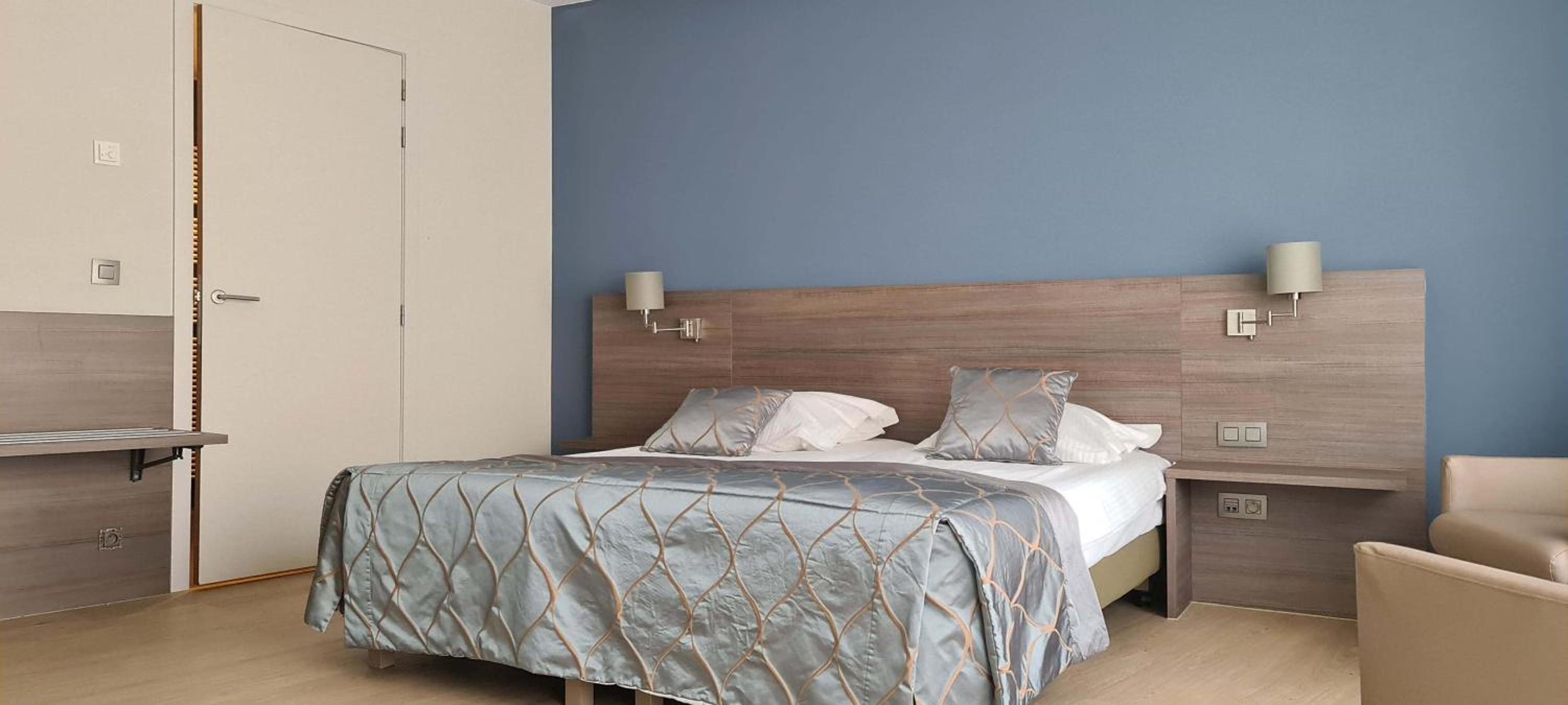 Premium Twin Room - Photo 2