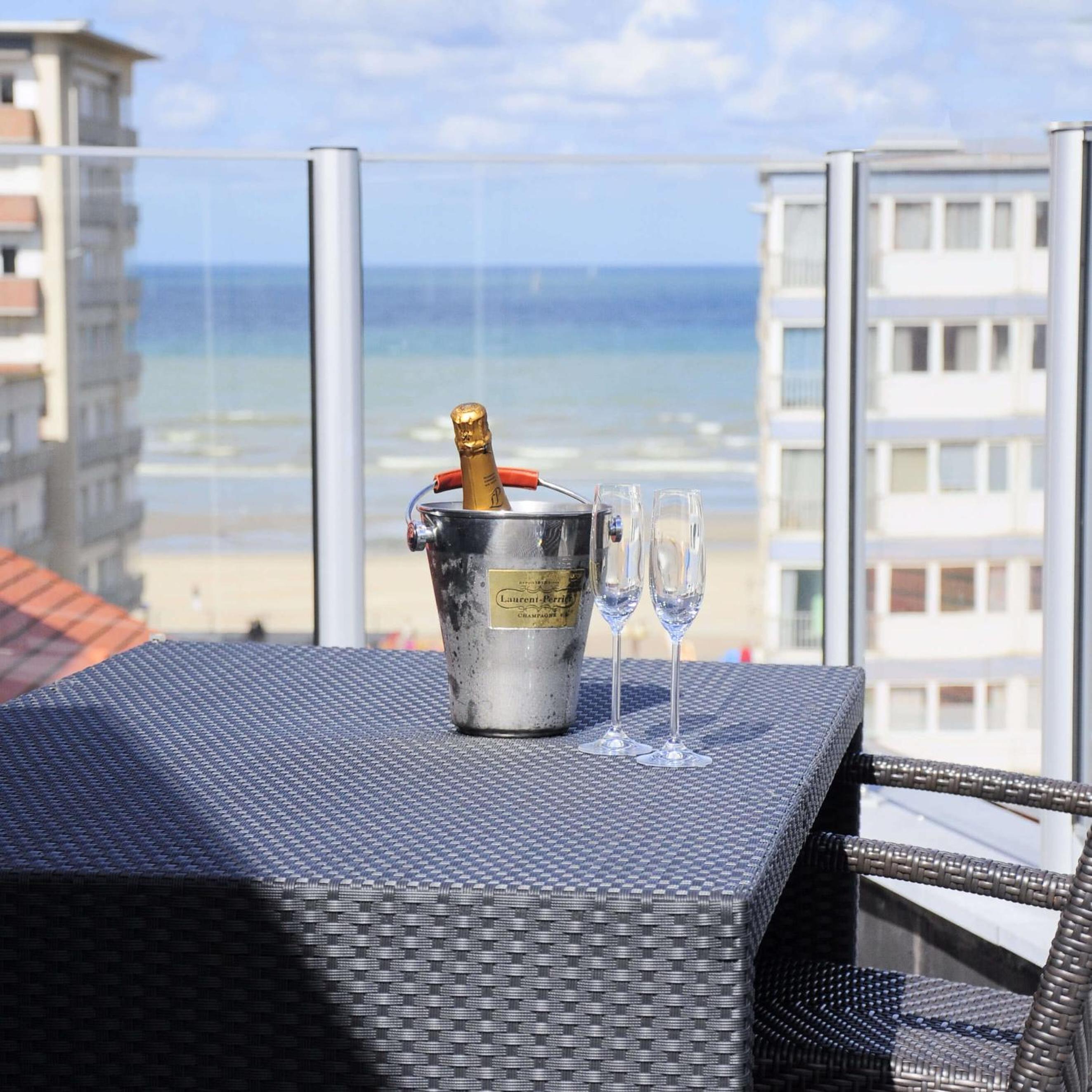 Penthouse Executive Suite with Terrace - Photo 4