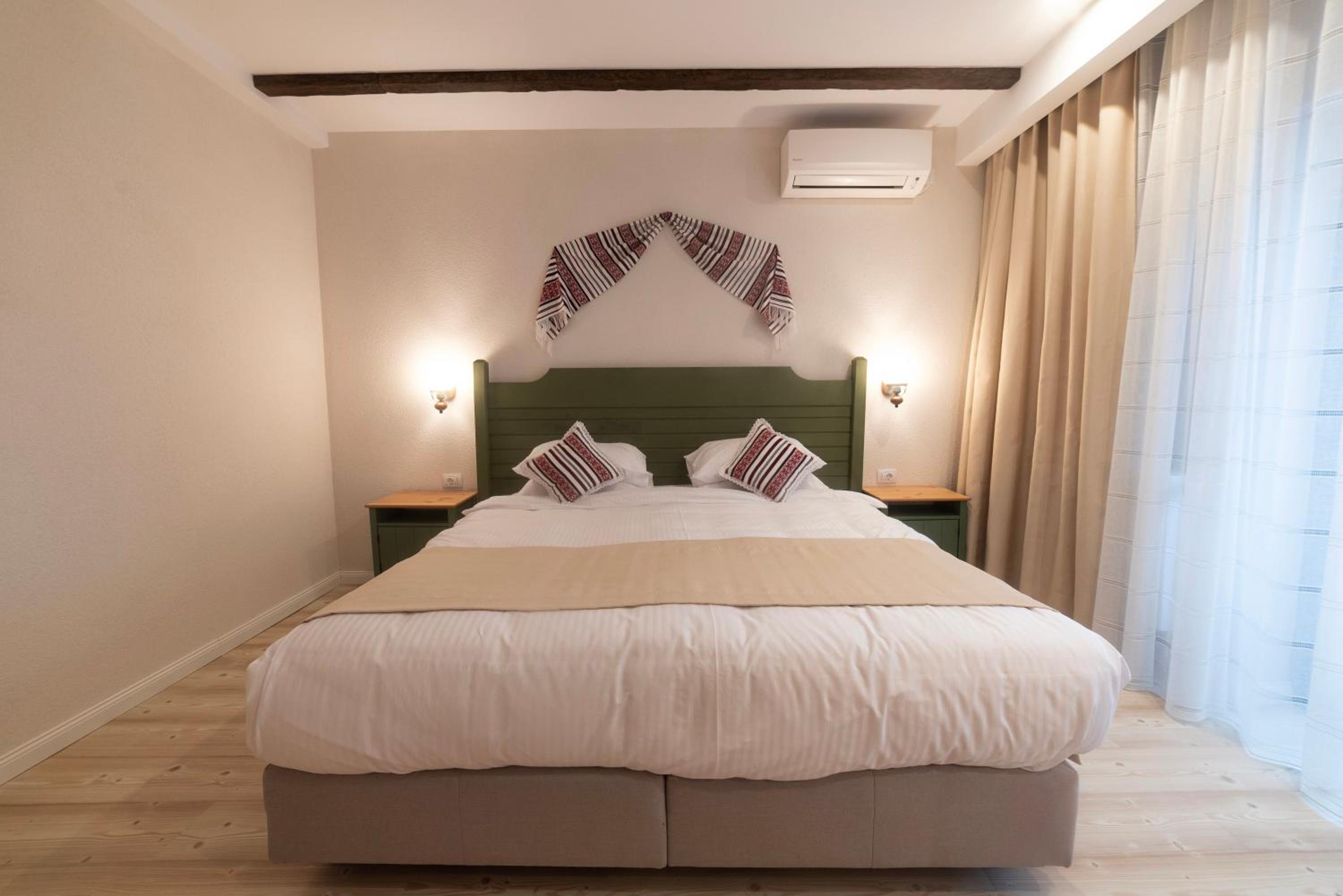 Deluxe Double or Twin Room with Balcony - Photo 40