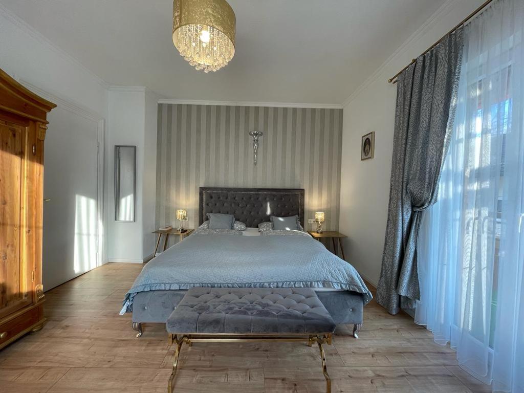 King Room with Balcony - Photo 1
