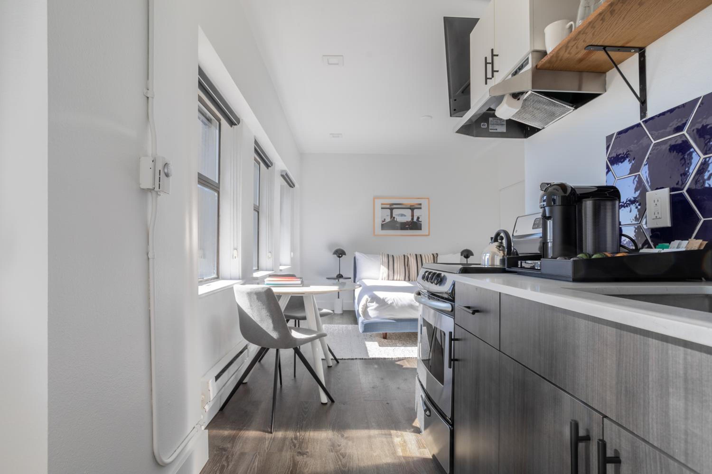 Extended Stay Studio Apartment - Non-Smoking - Photo 5