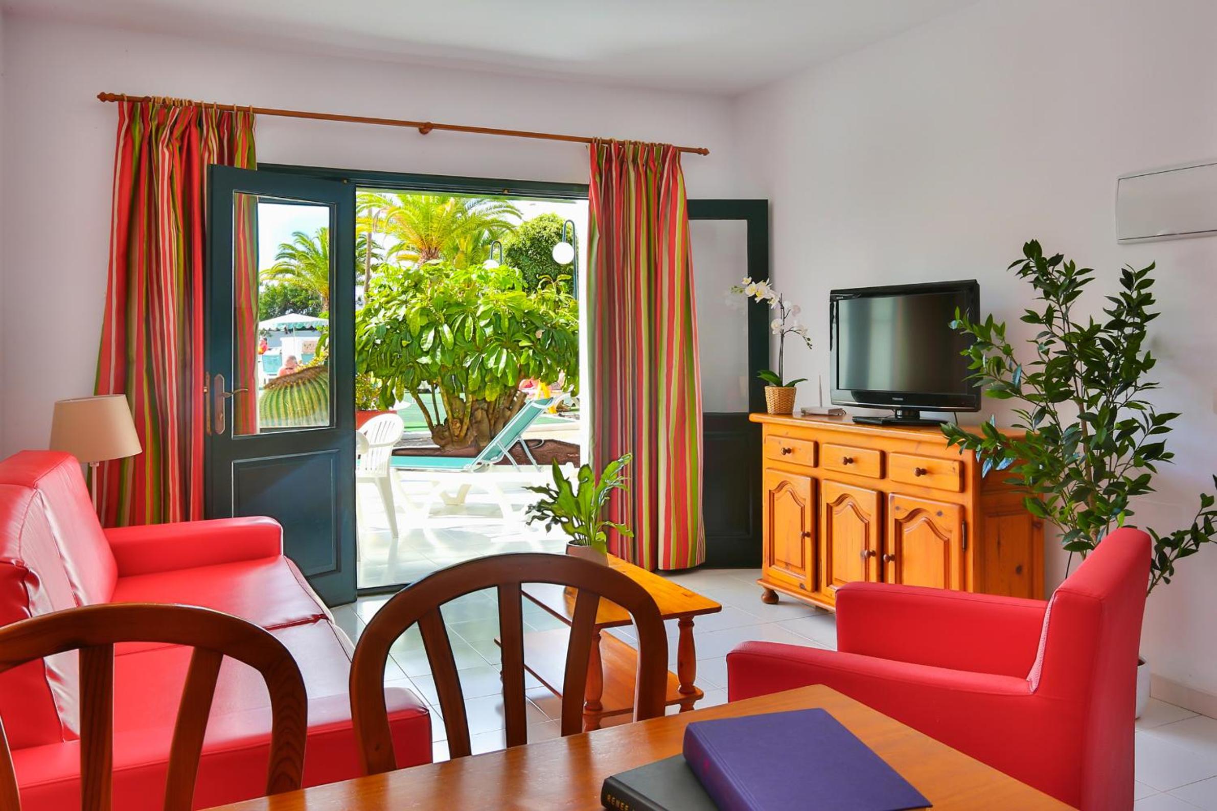 Apartamento de una habitación con vista a la piscina (2-3 adultos)