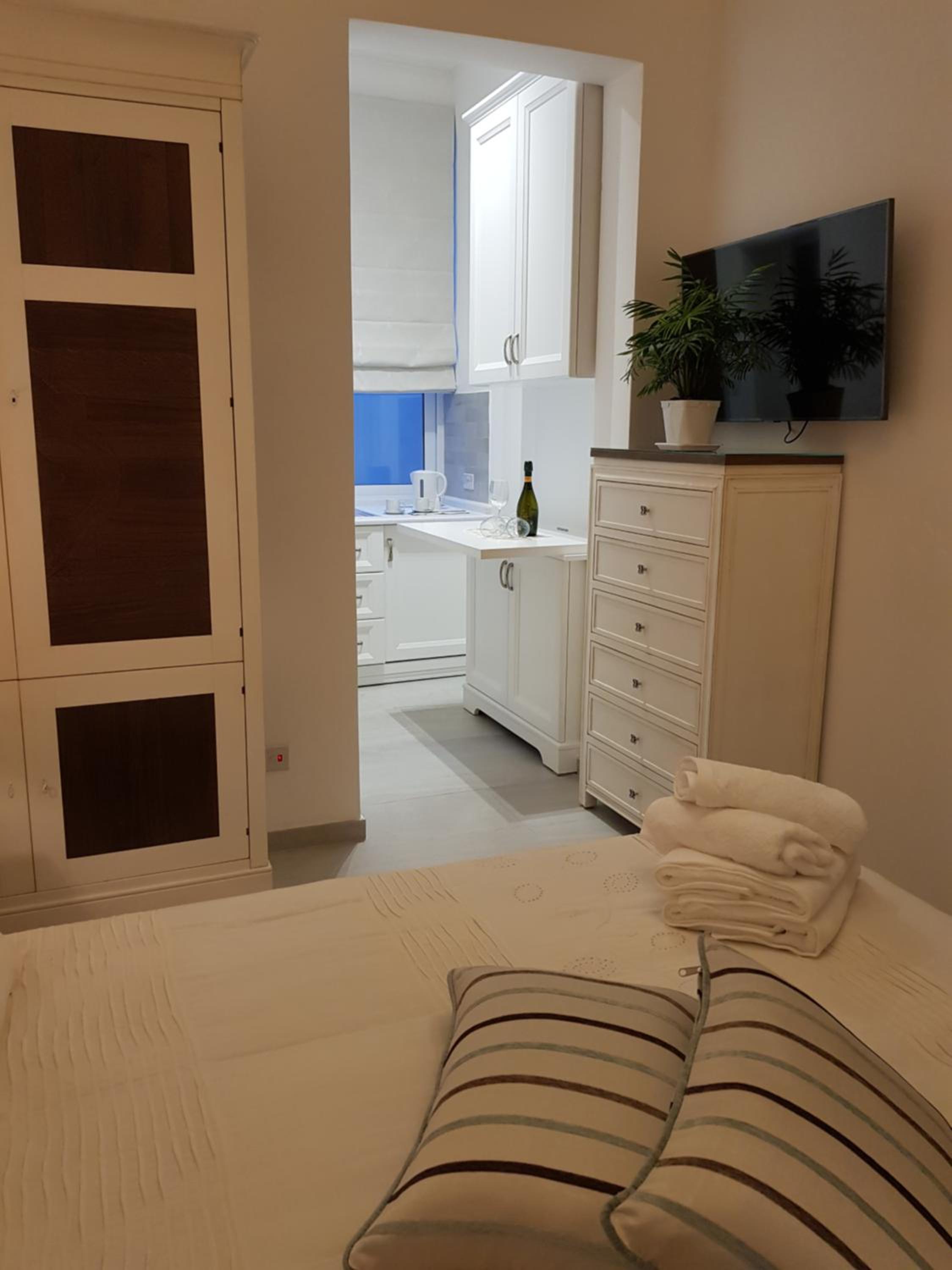 Deluxe King Room photo 3