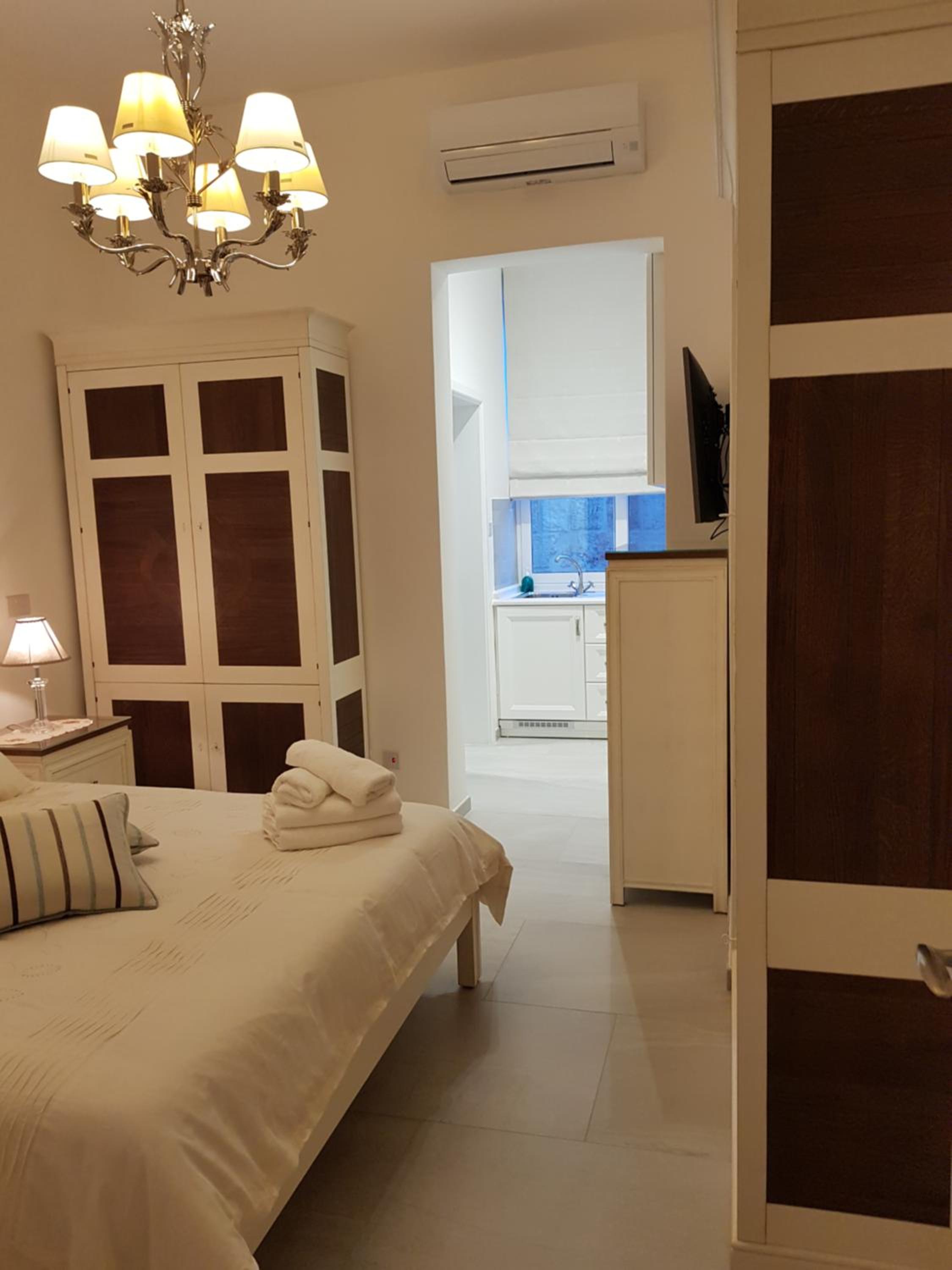 Deluxe King Room photo 2