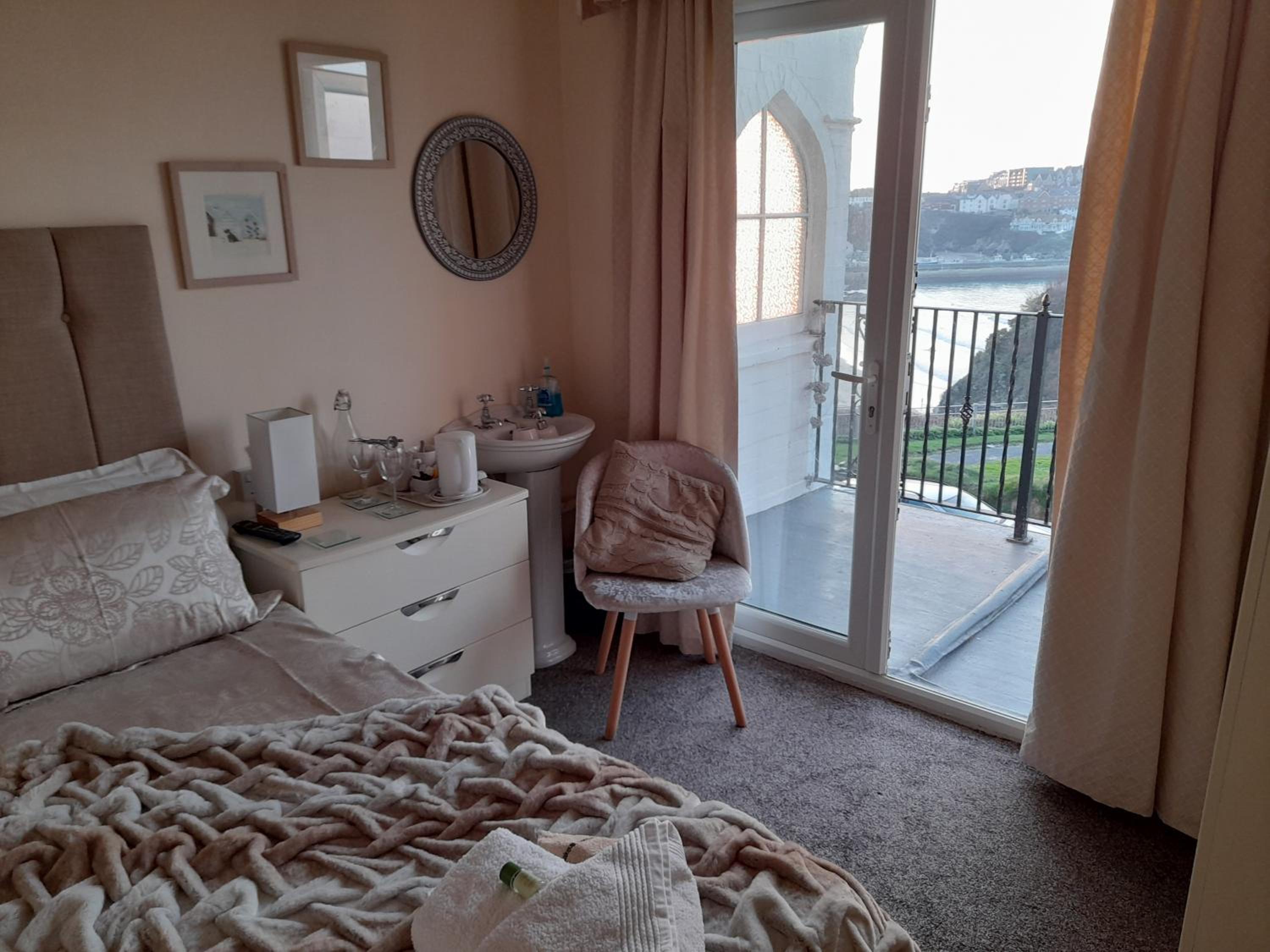 Double Room with Private External Bathroom photo 1