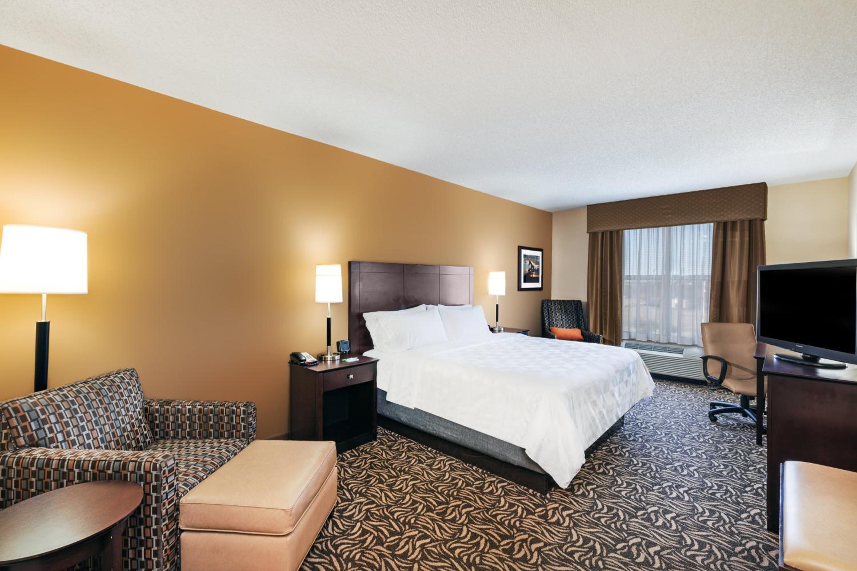 King Room - Mobility Access/Hearing Accessible - Photo 2