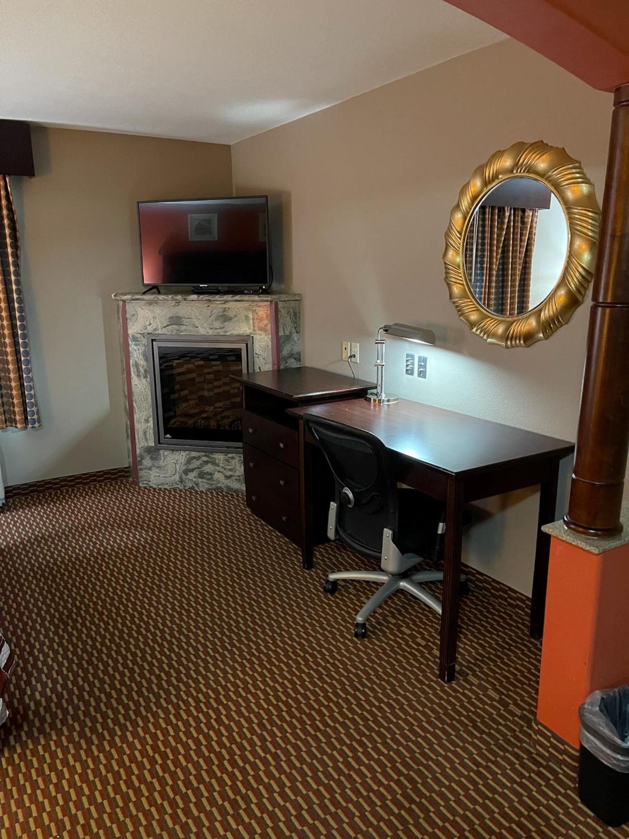 Suite King with Spa Bath Non-Smoking - Photo 3