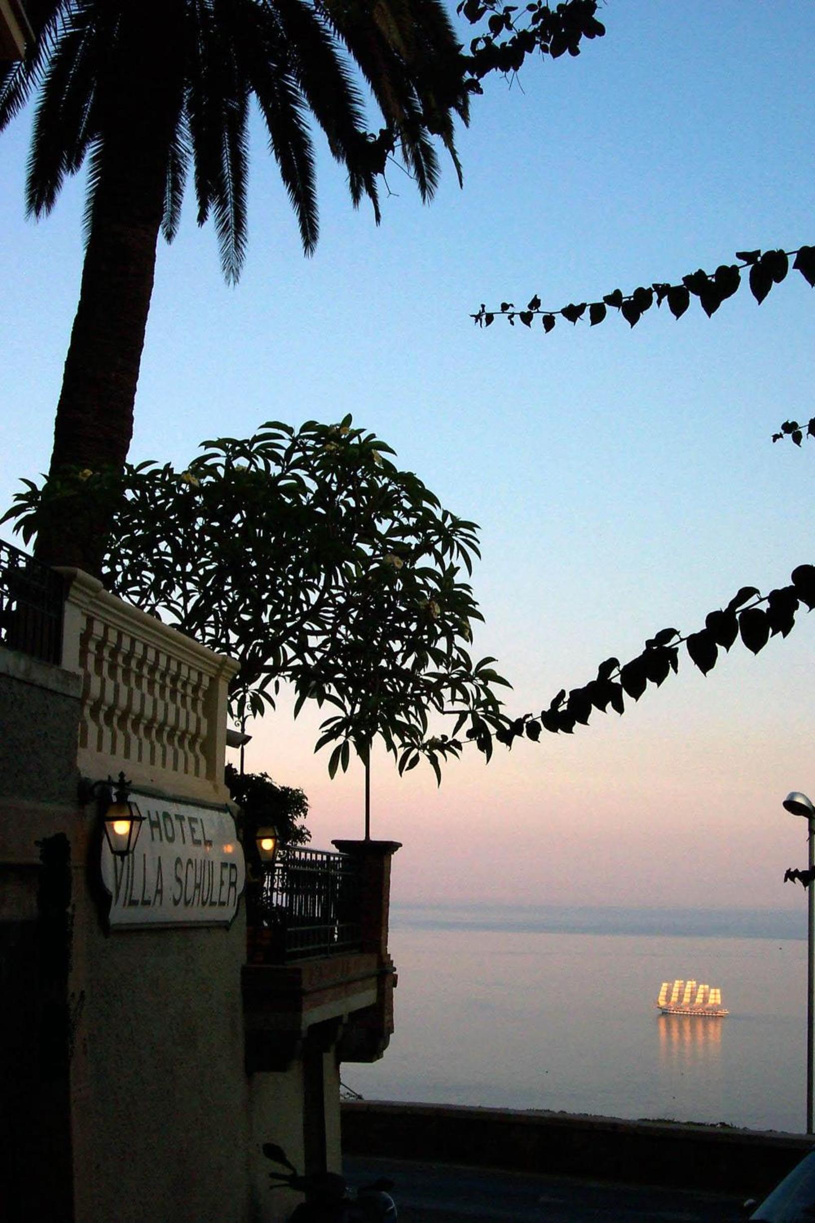 Superior Double Room with Partial Sea View photo 2