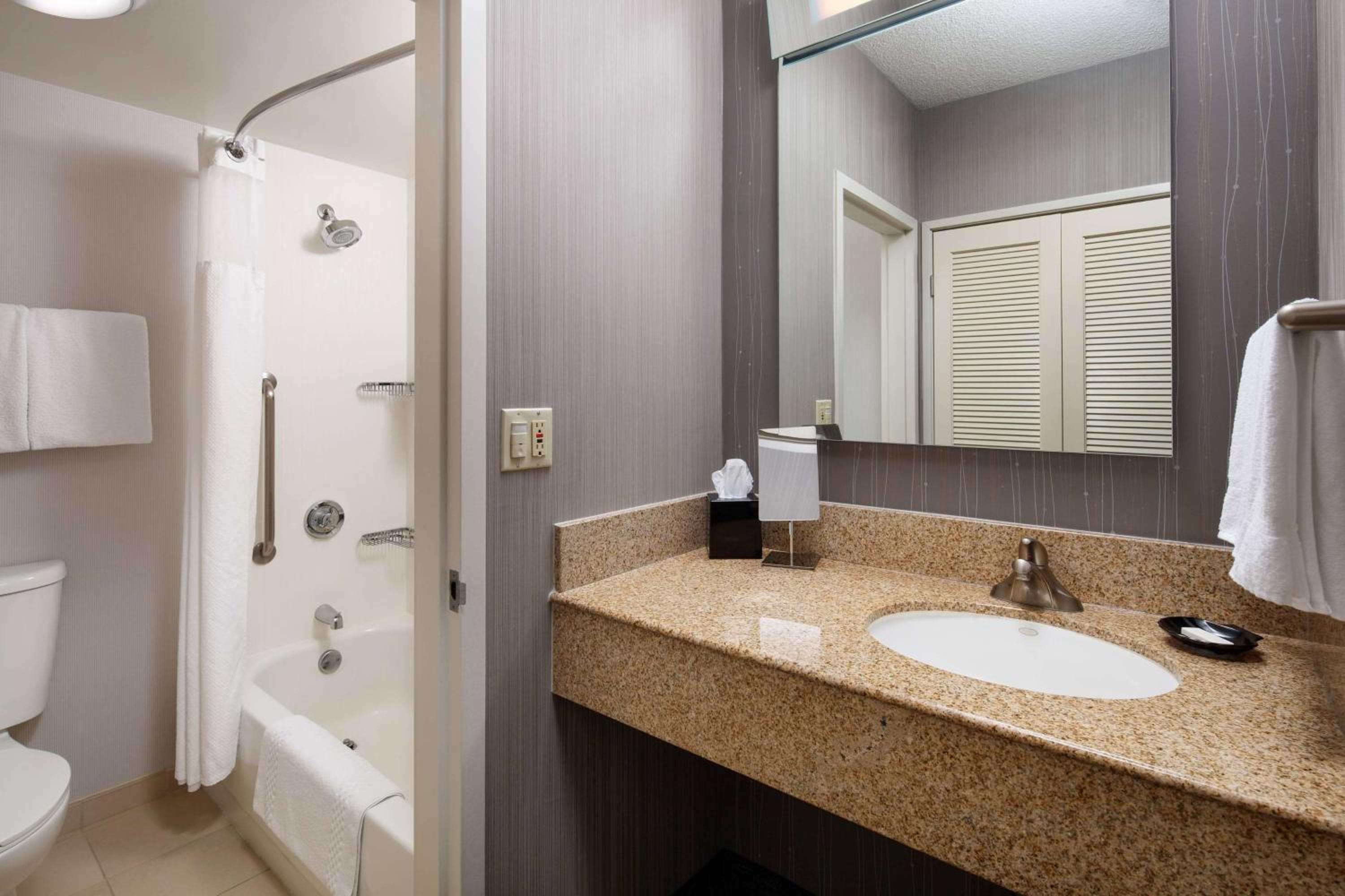 Guestroom Two Doubles - Hearing Accessible - Photo 3