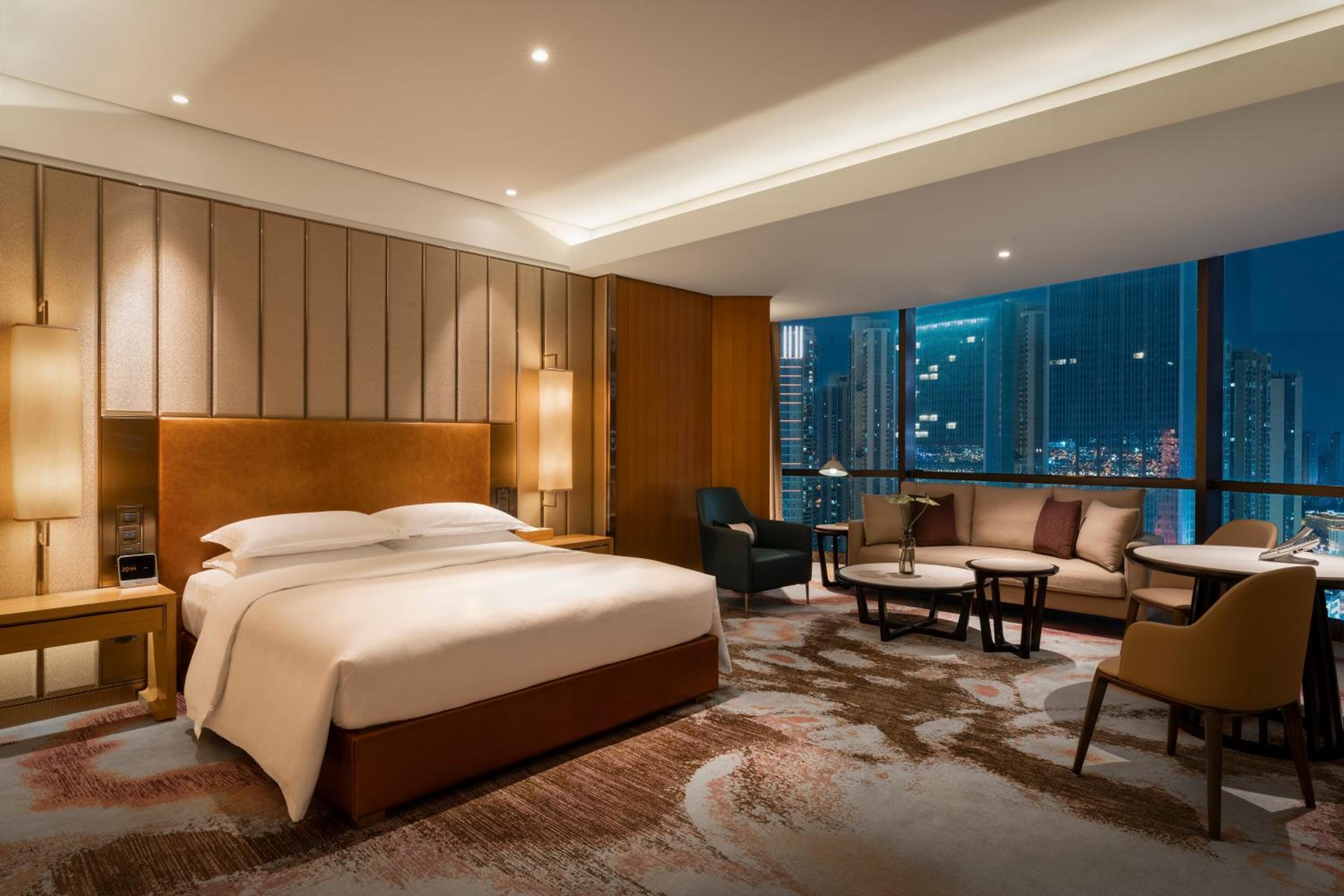 Junior King Suite photo 2