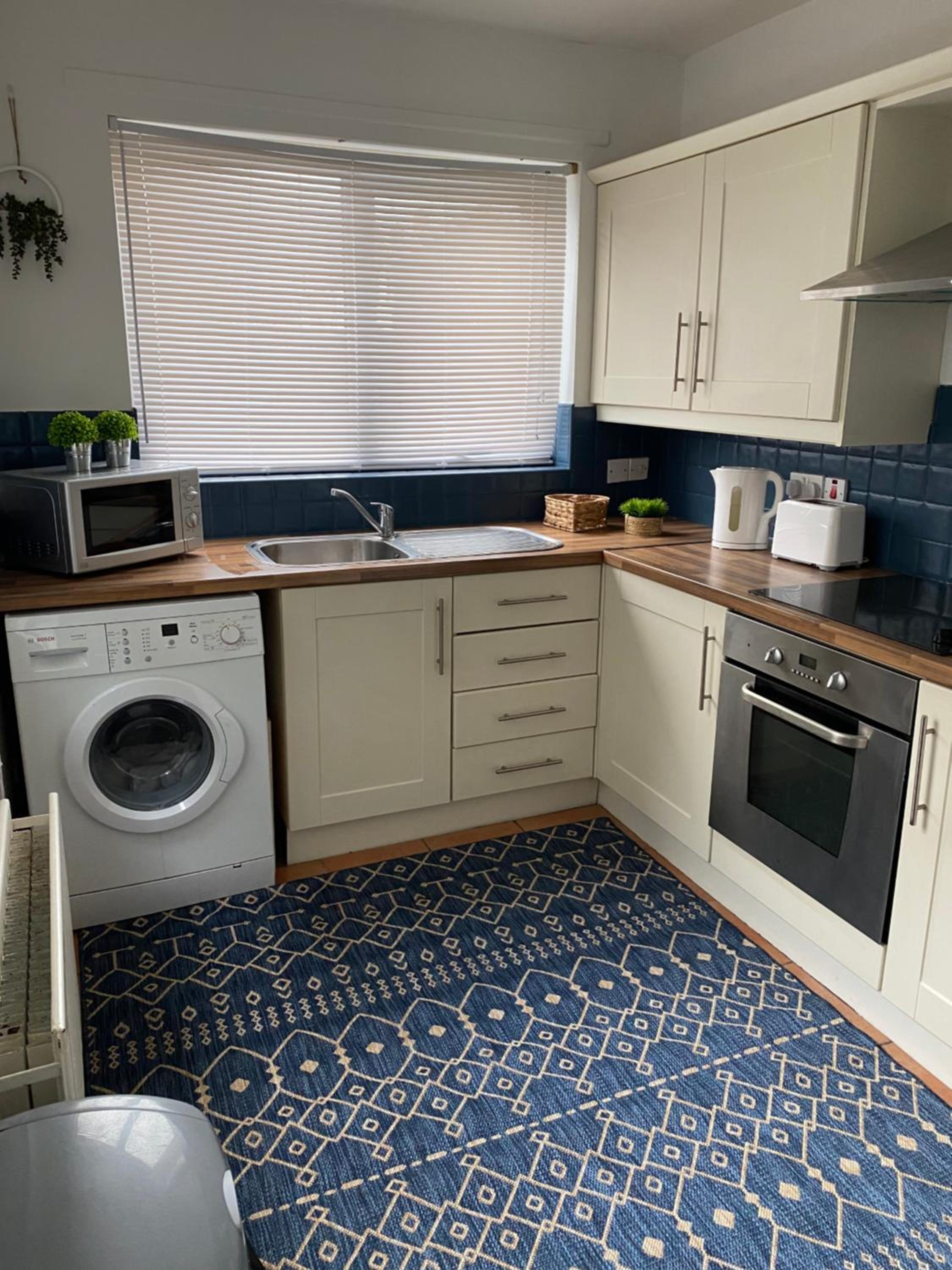 Two-Bedroom House - Photo 3
