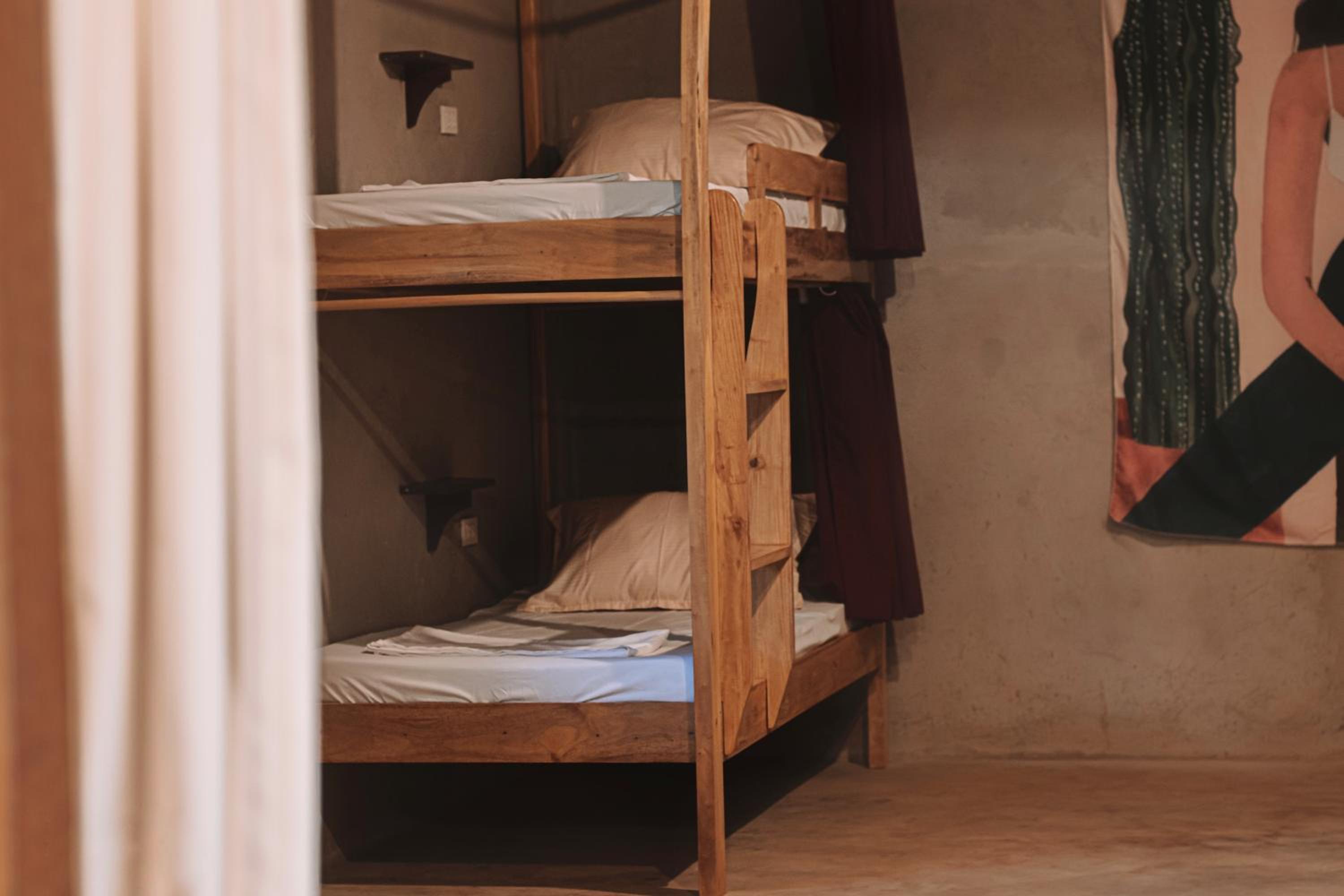 Bed in 8-Bed Mixed Dormitory Room photo 1