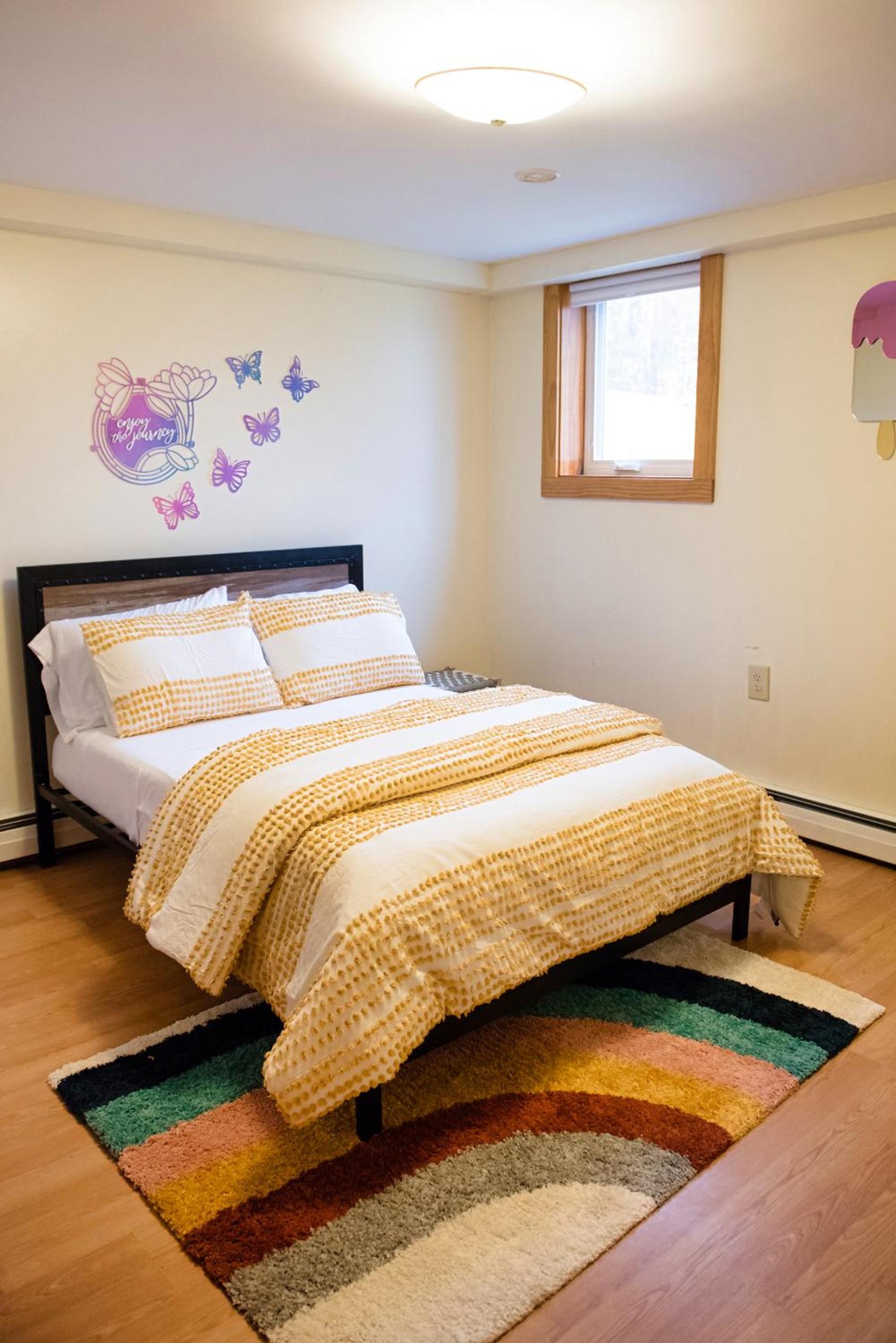 Six-Bedroom House photo 1