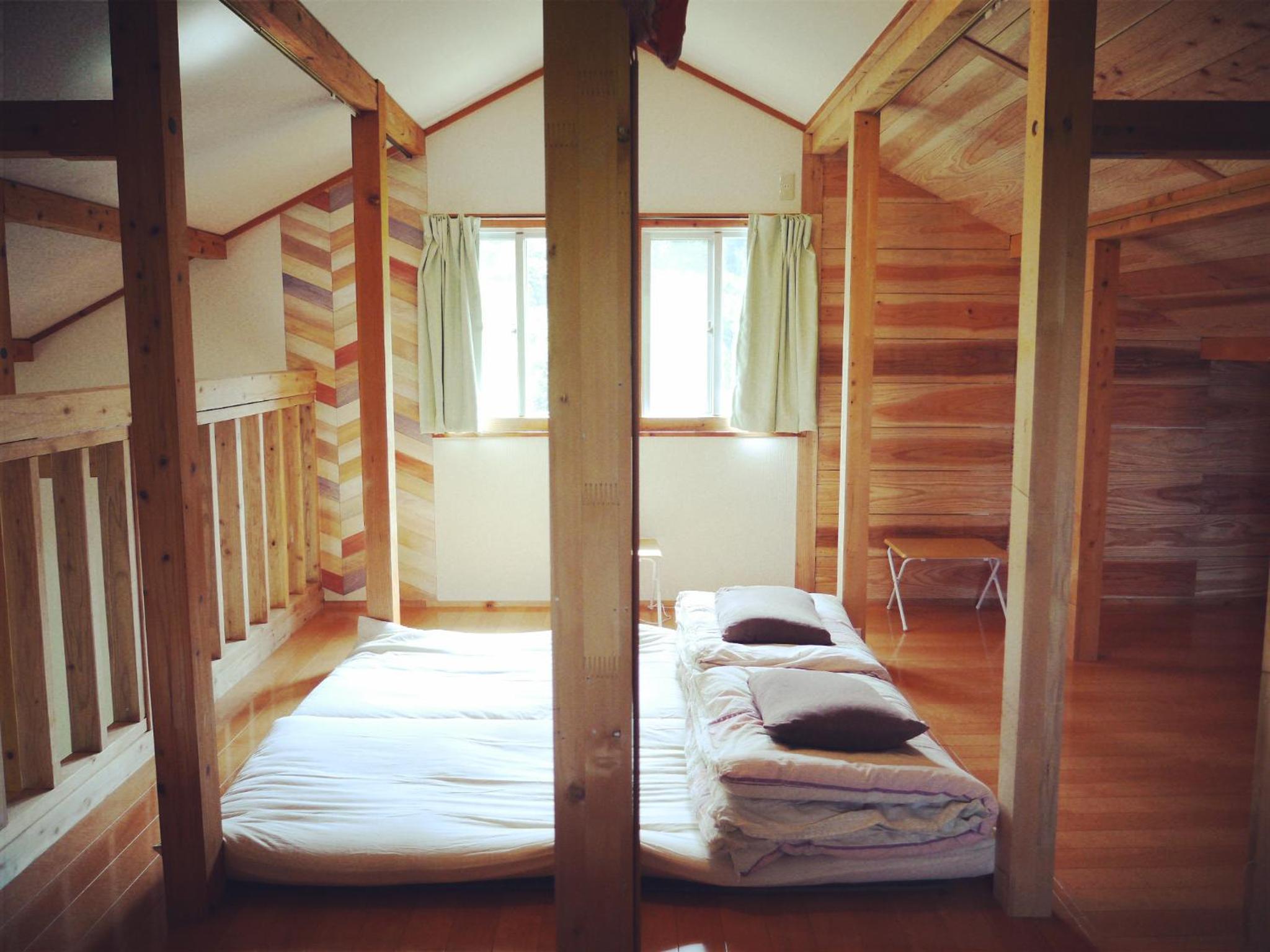 Family Room Loft Type with Shared Bathroom photo 1