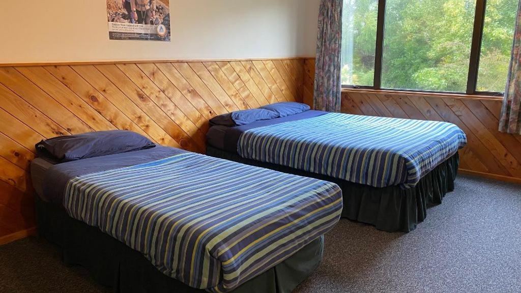 Large Twin Room - Photo 3