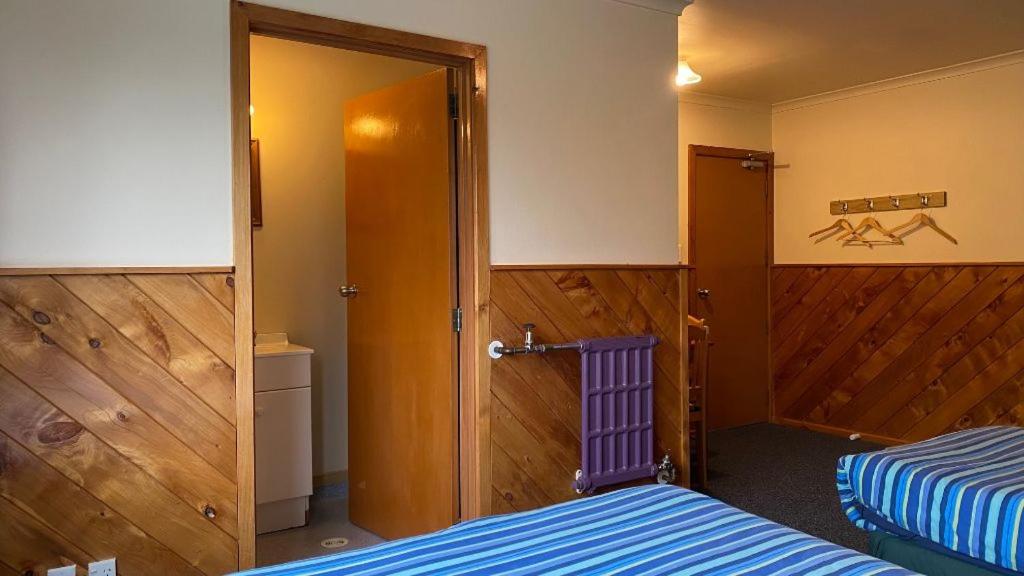 Large Twin Room - Photo 1