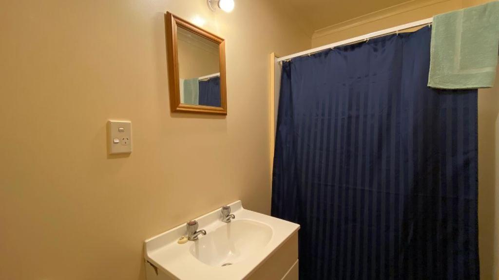 Large Twin Room - Photo 2