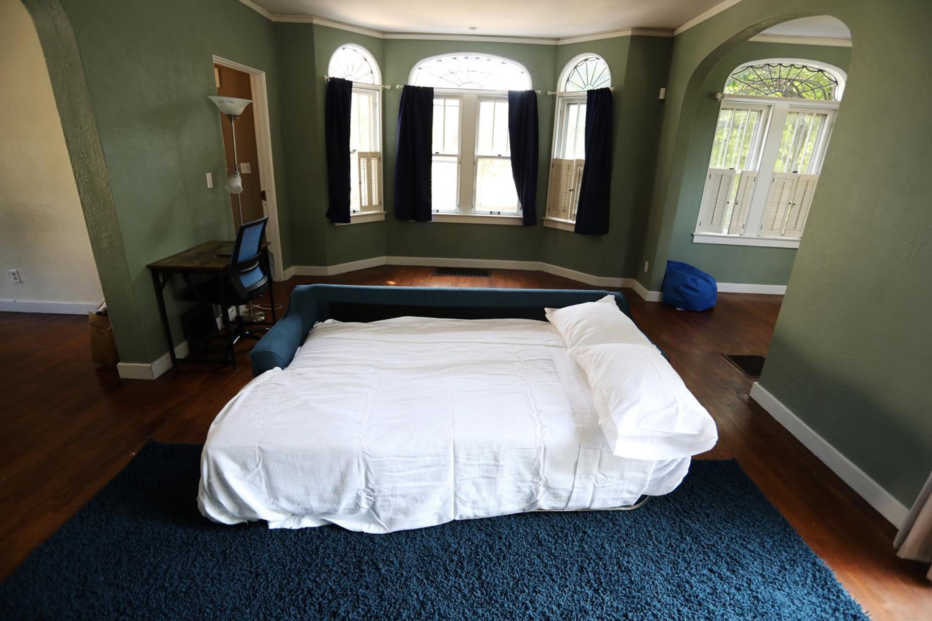 Four-Bedroom House photo 2