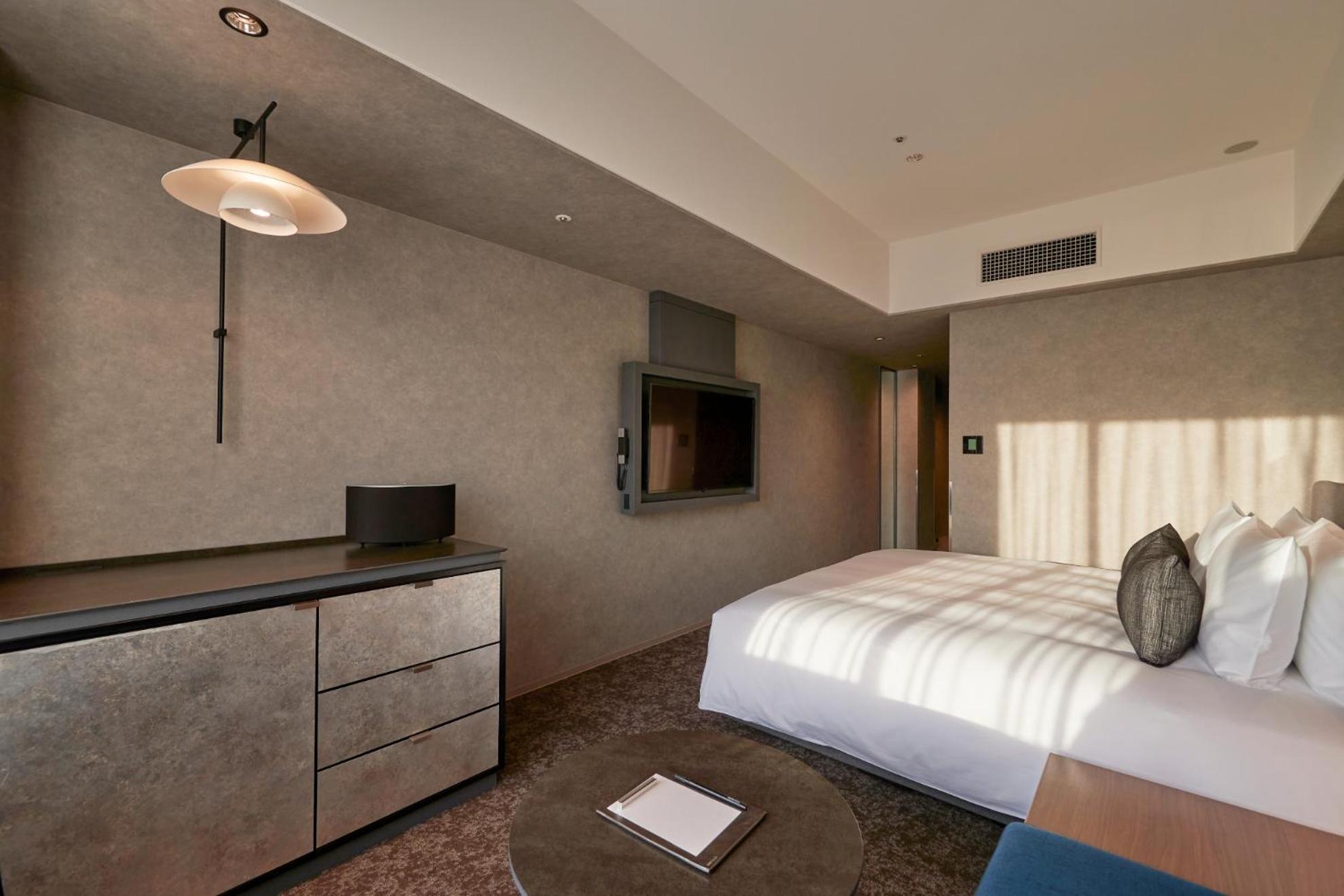 Executive King Room - Top Floor thumbnail 6