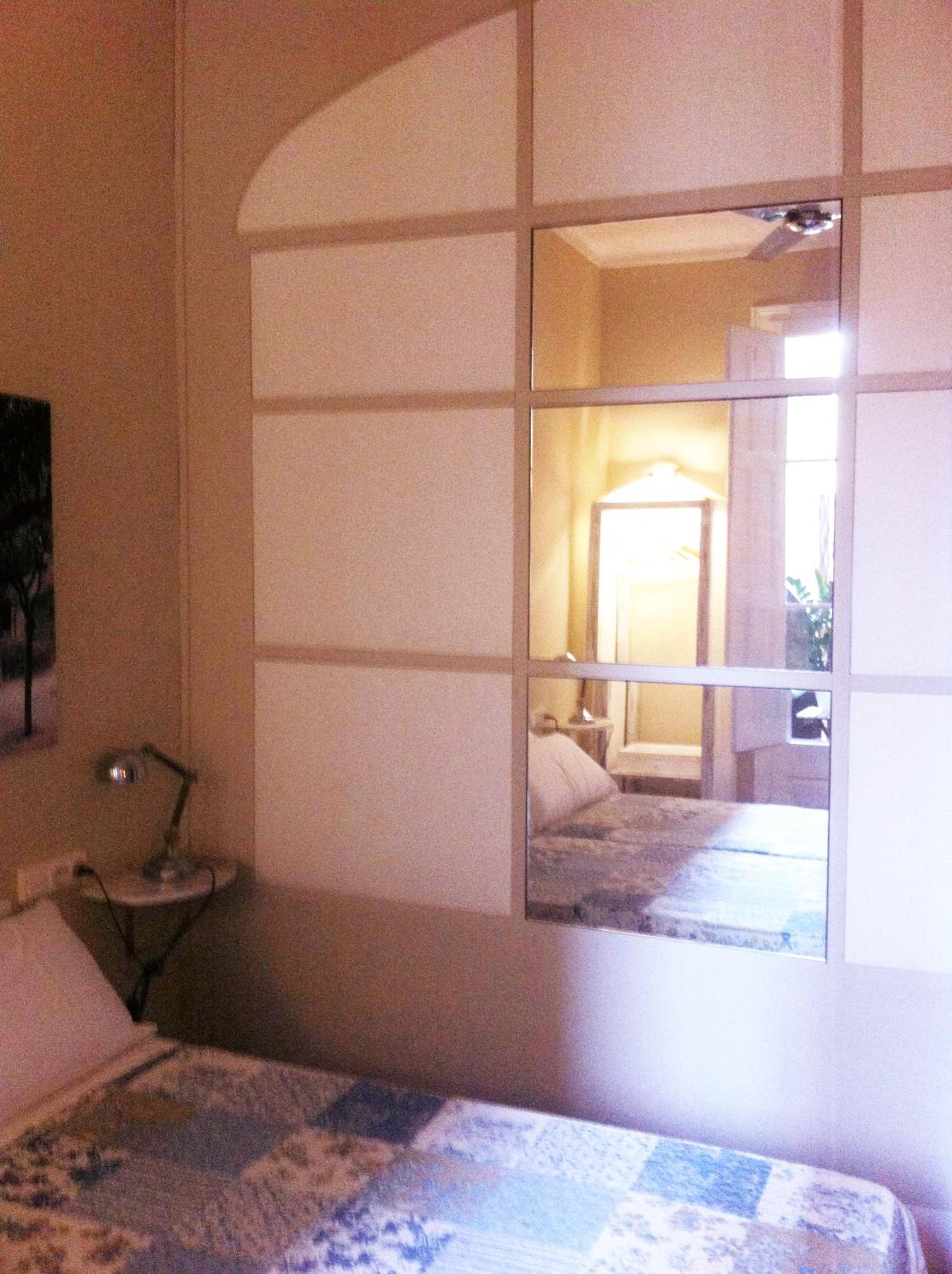 Habitación triple con baño privado externo (1 habitación doble y 1 habitación individual)