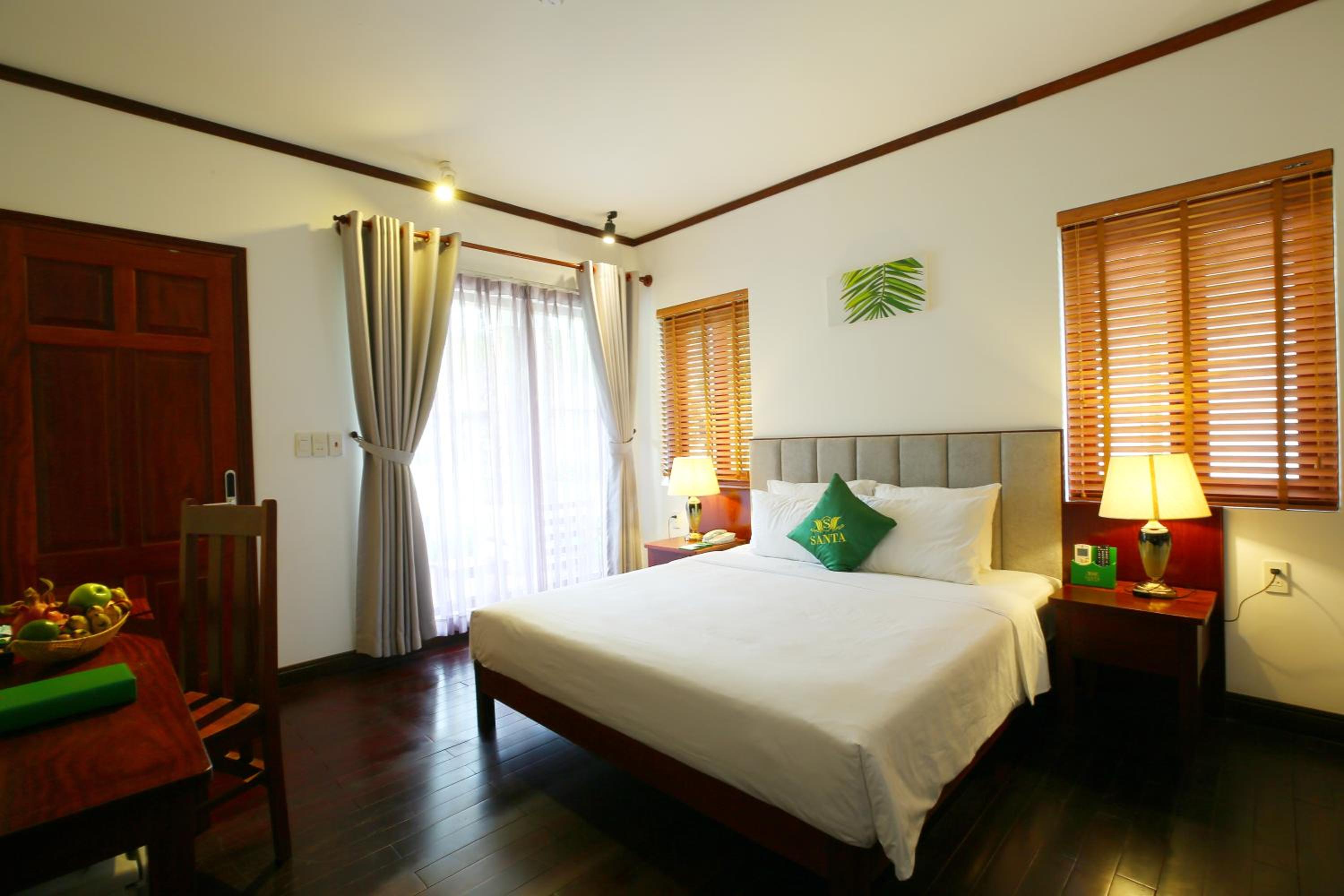 Double Room with Pool View - Photo 3