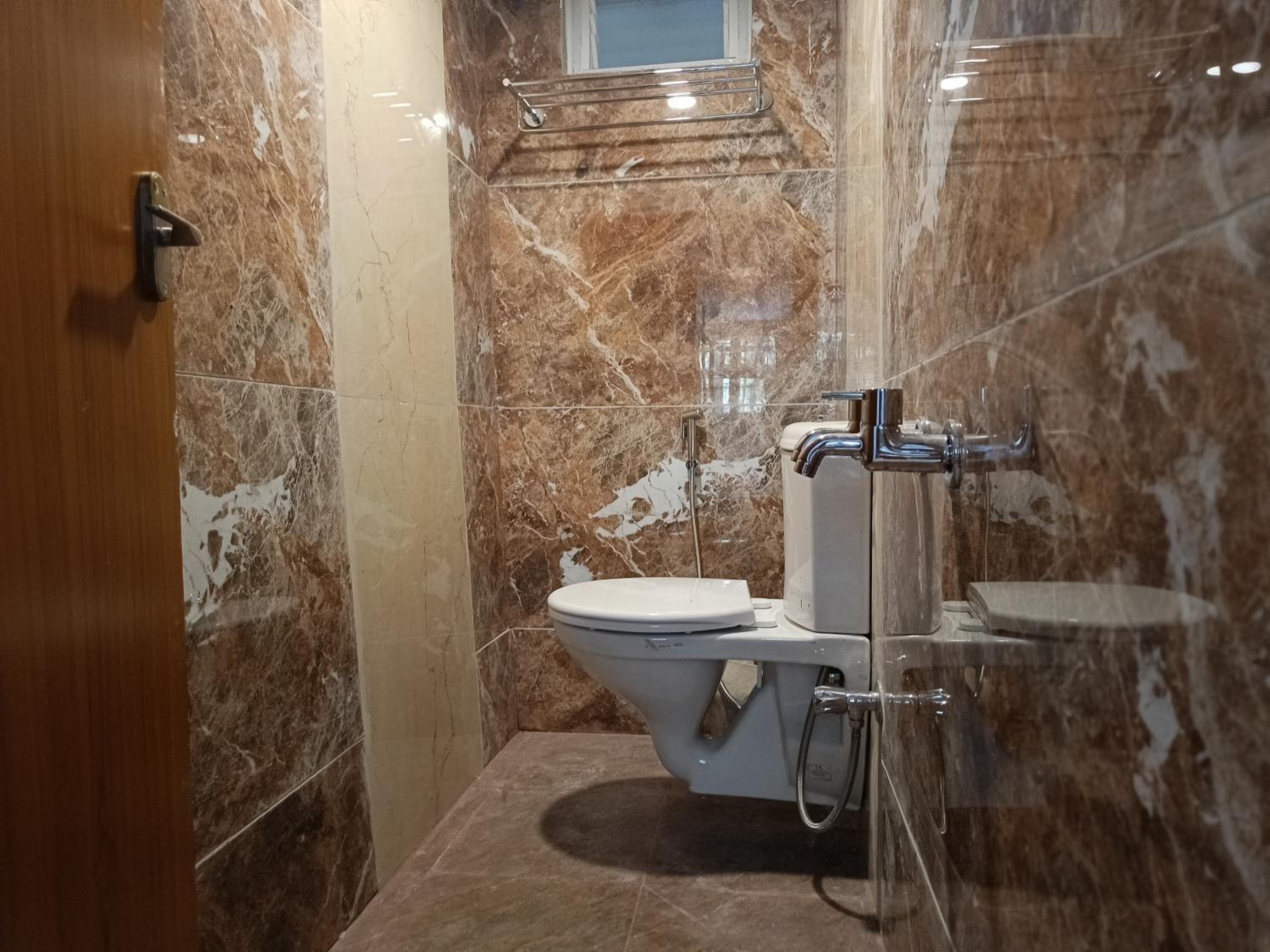 Small Double Room - Photo 17