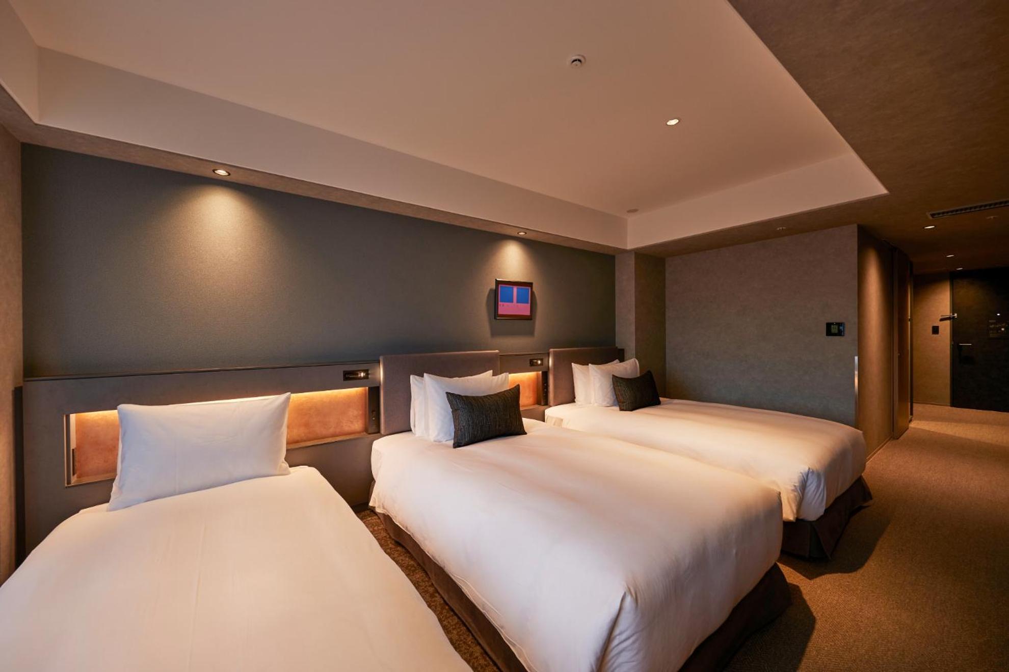 Deluxe Twin Room (with Extra Bed for 3 Adults) - Photo 2