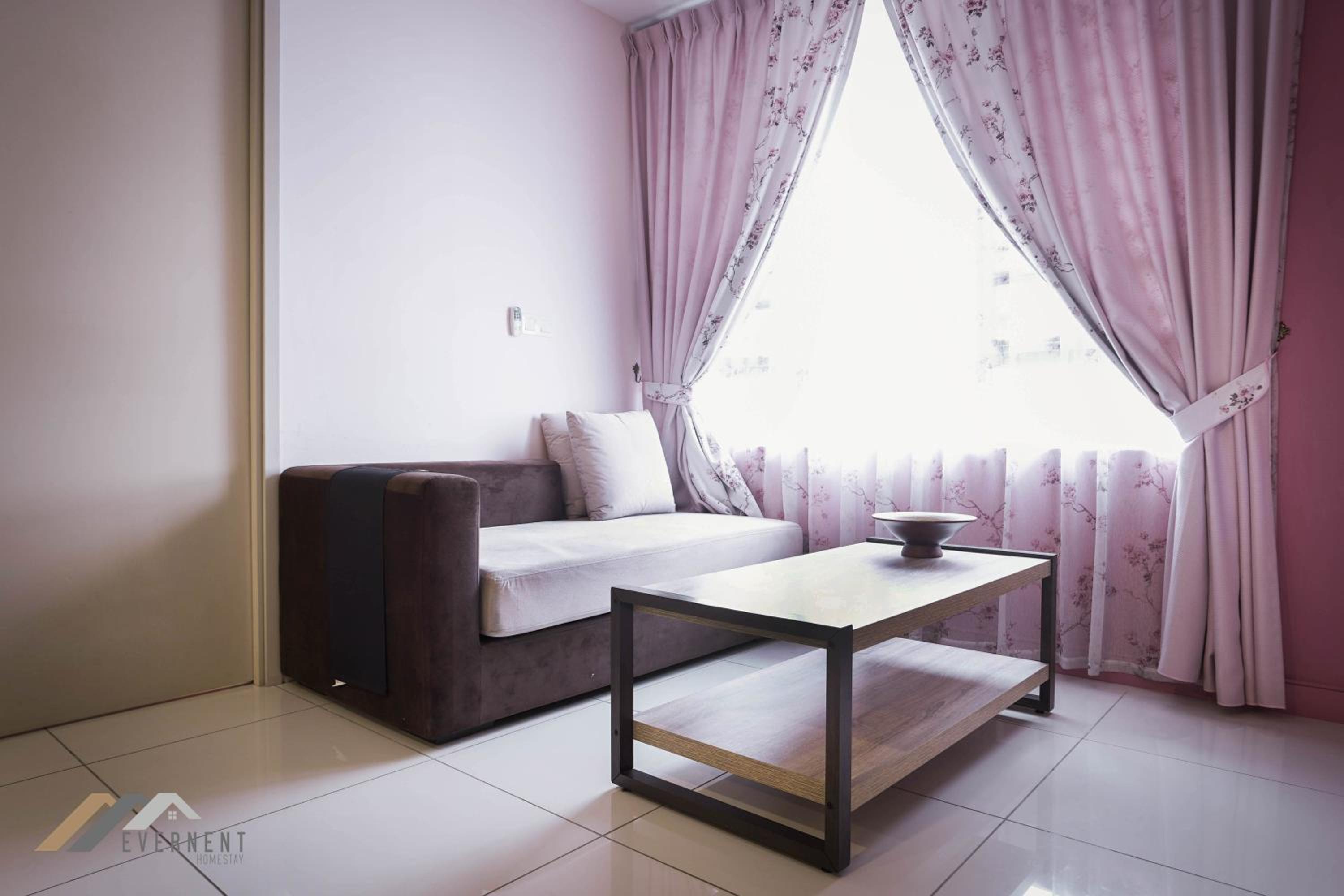 Studio Apartment - Photo 2