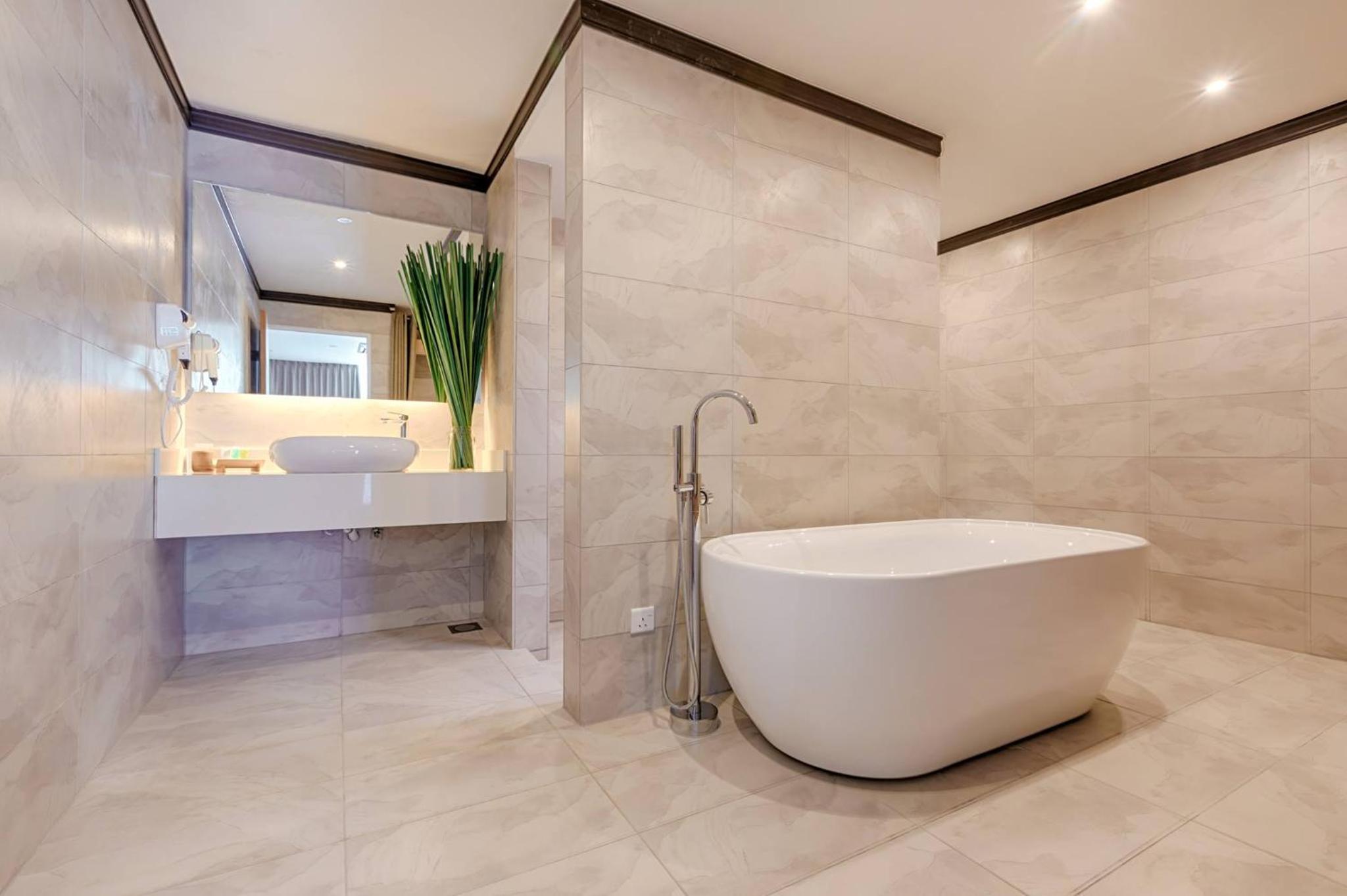 Deluxe Double Room (2 Adults + 1 Child)