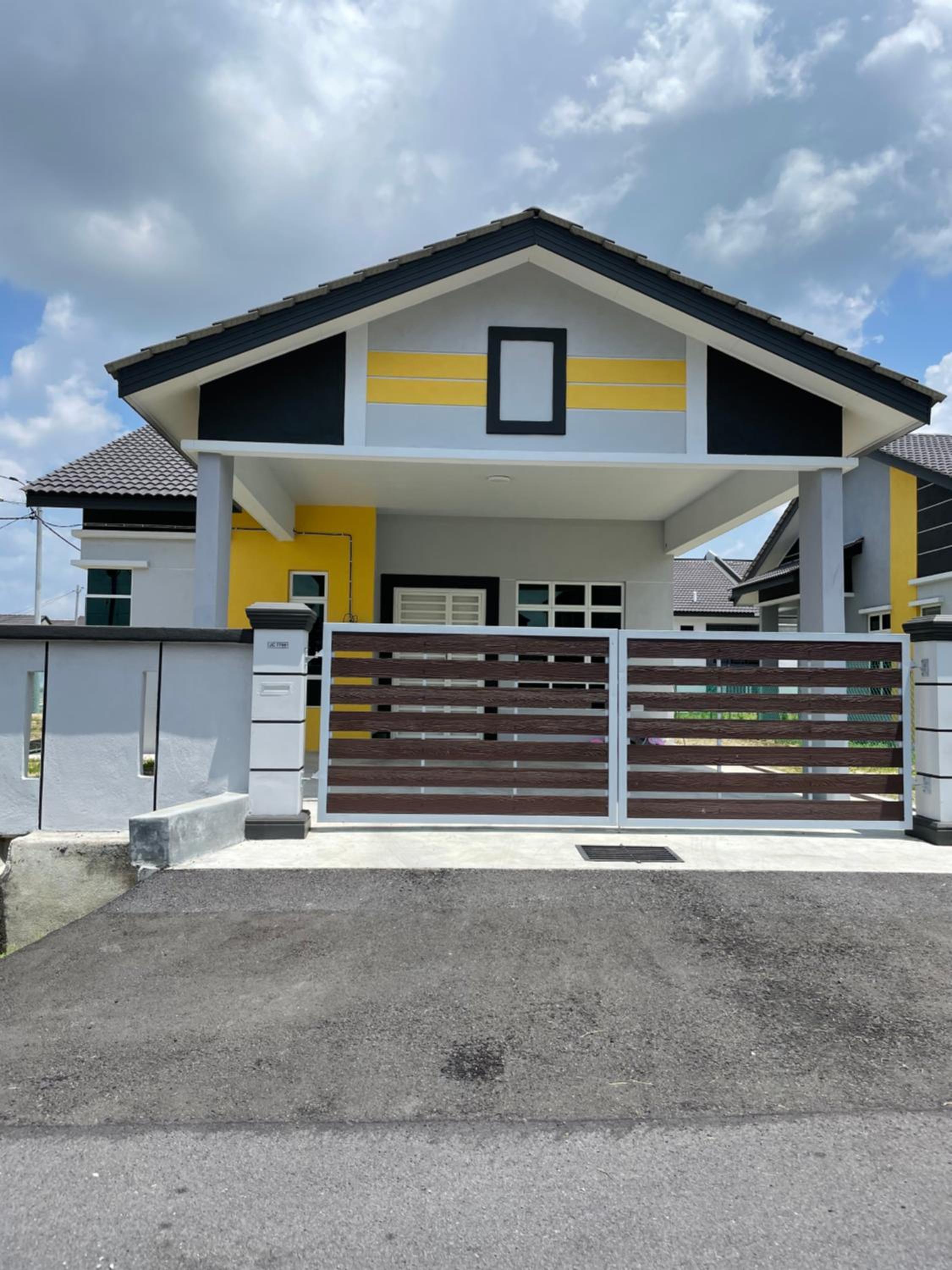 Four-Bedroom House photo 1
