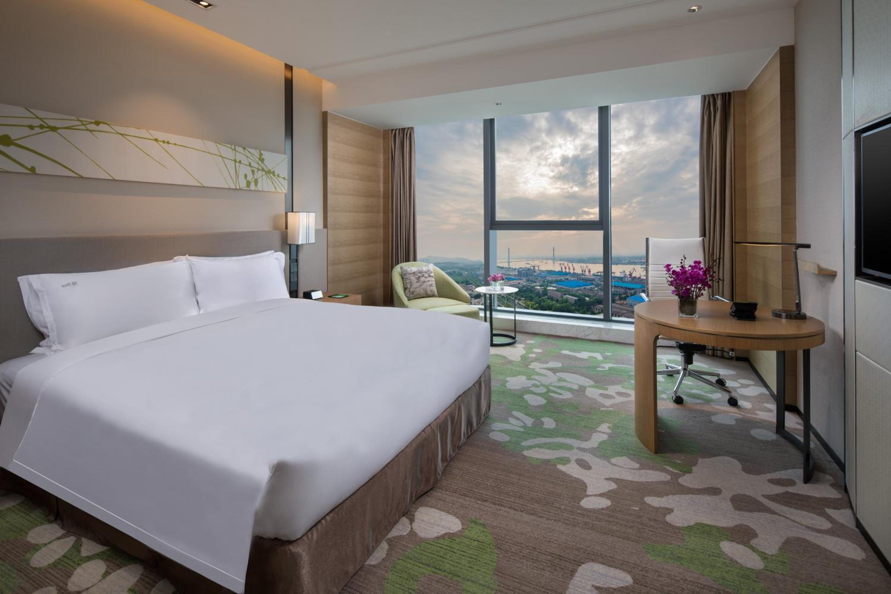 Standard King Room with Harbor View