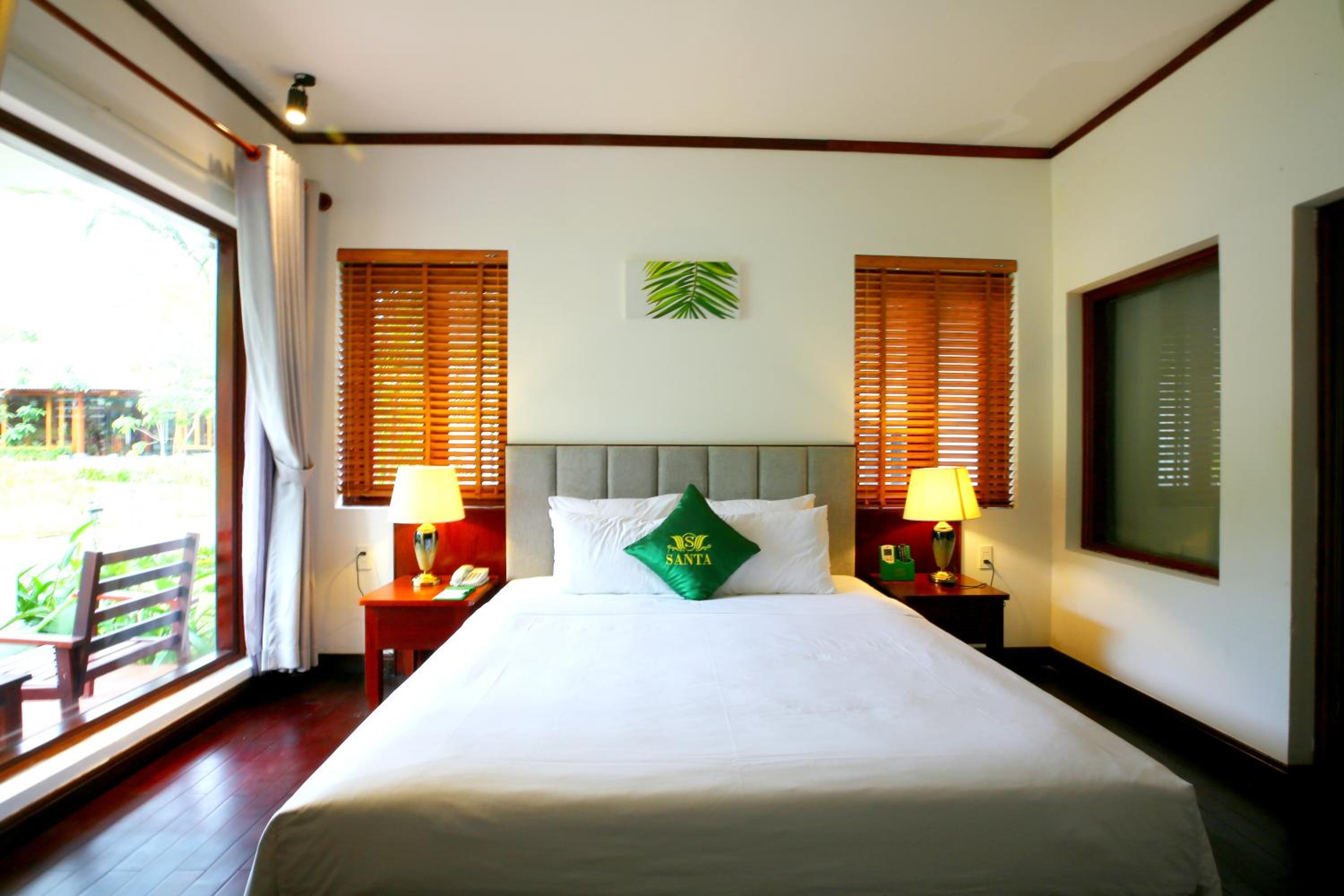 Double Room with Pool View - Photo 1
