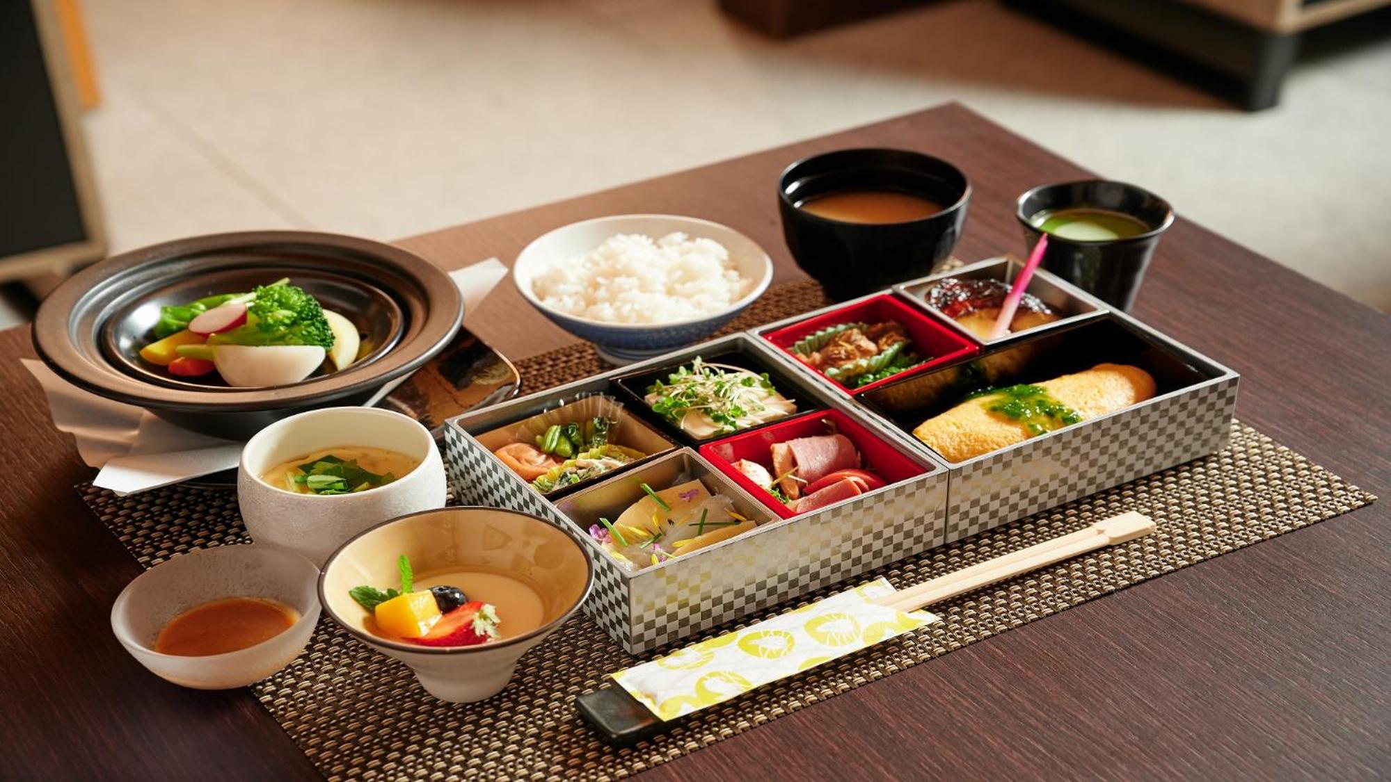 Classic Twin Room Japanese Lounge Access with River View photo