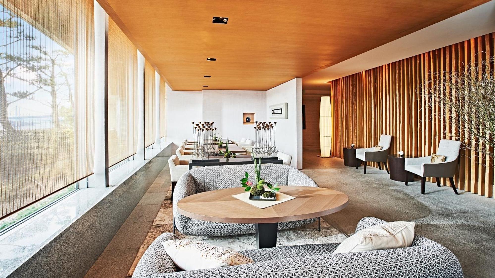 Classic Twin Room Japanese Lounge Access with River View
