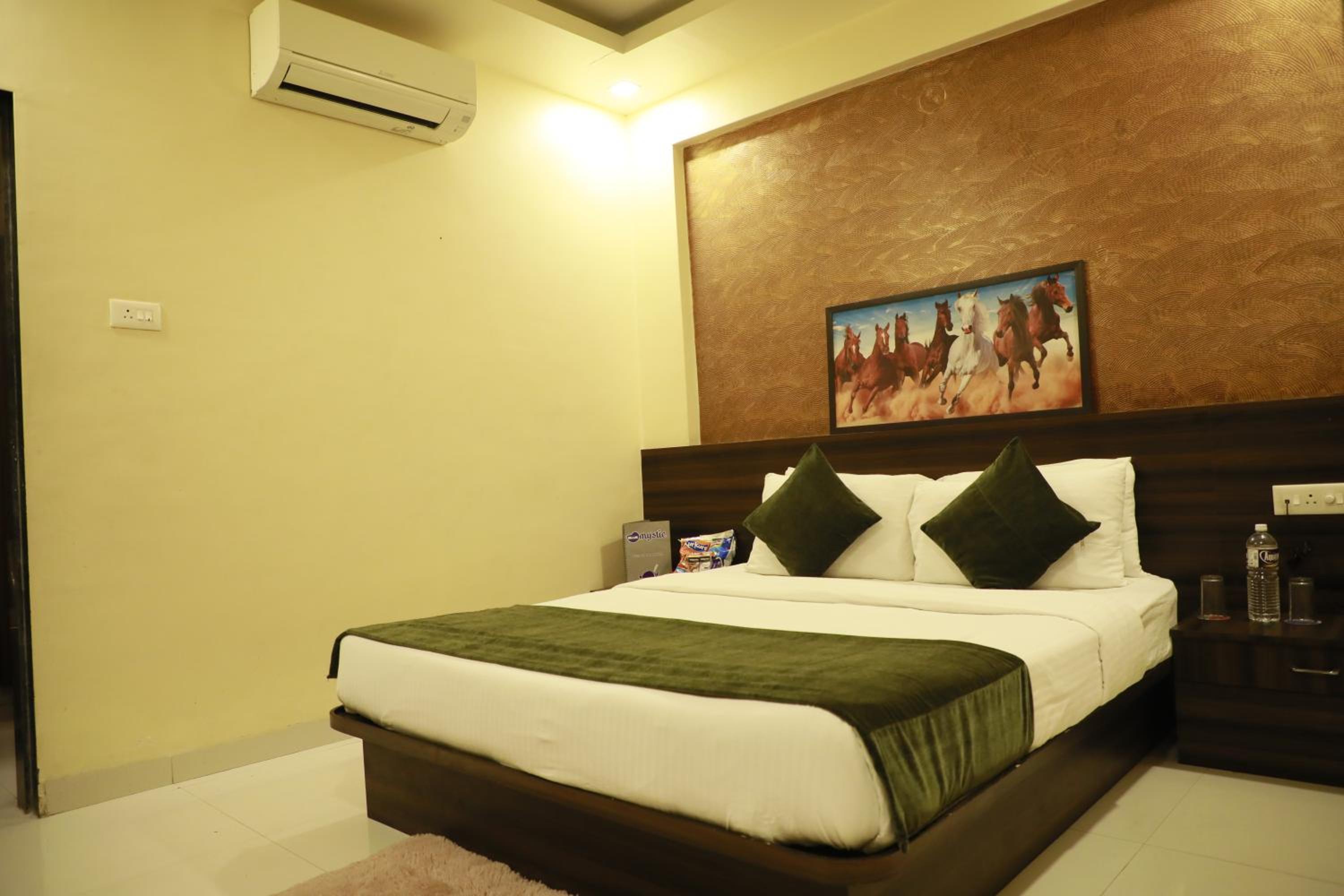 Standard Queen Room - Photo 3