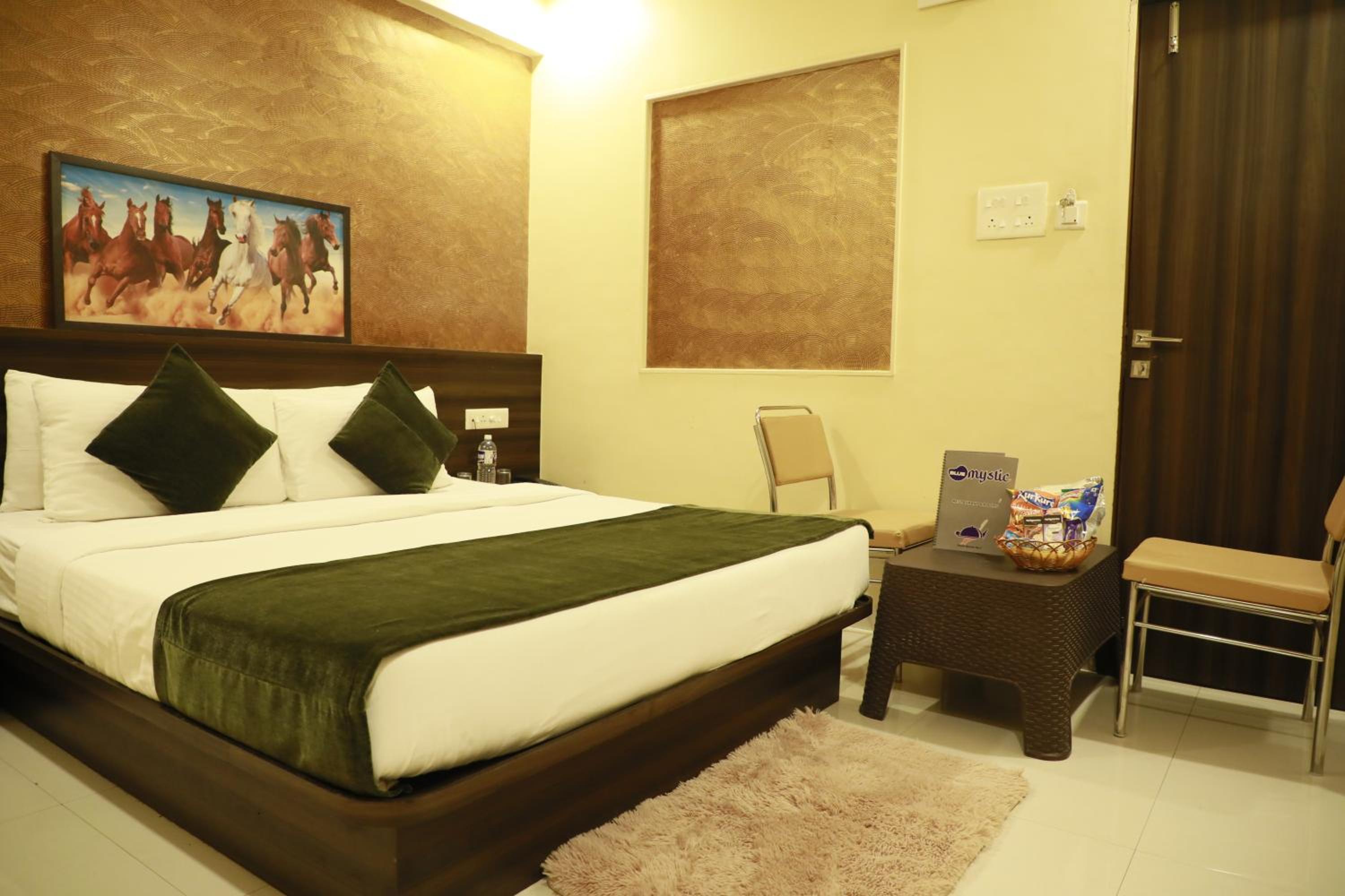 Standard Queen Room - Photo 2