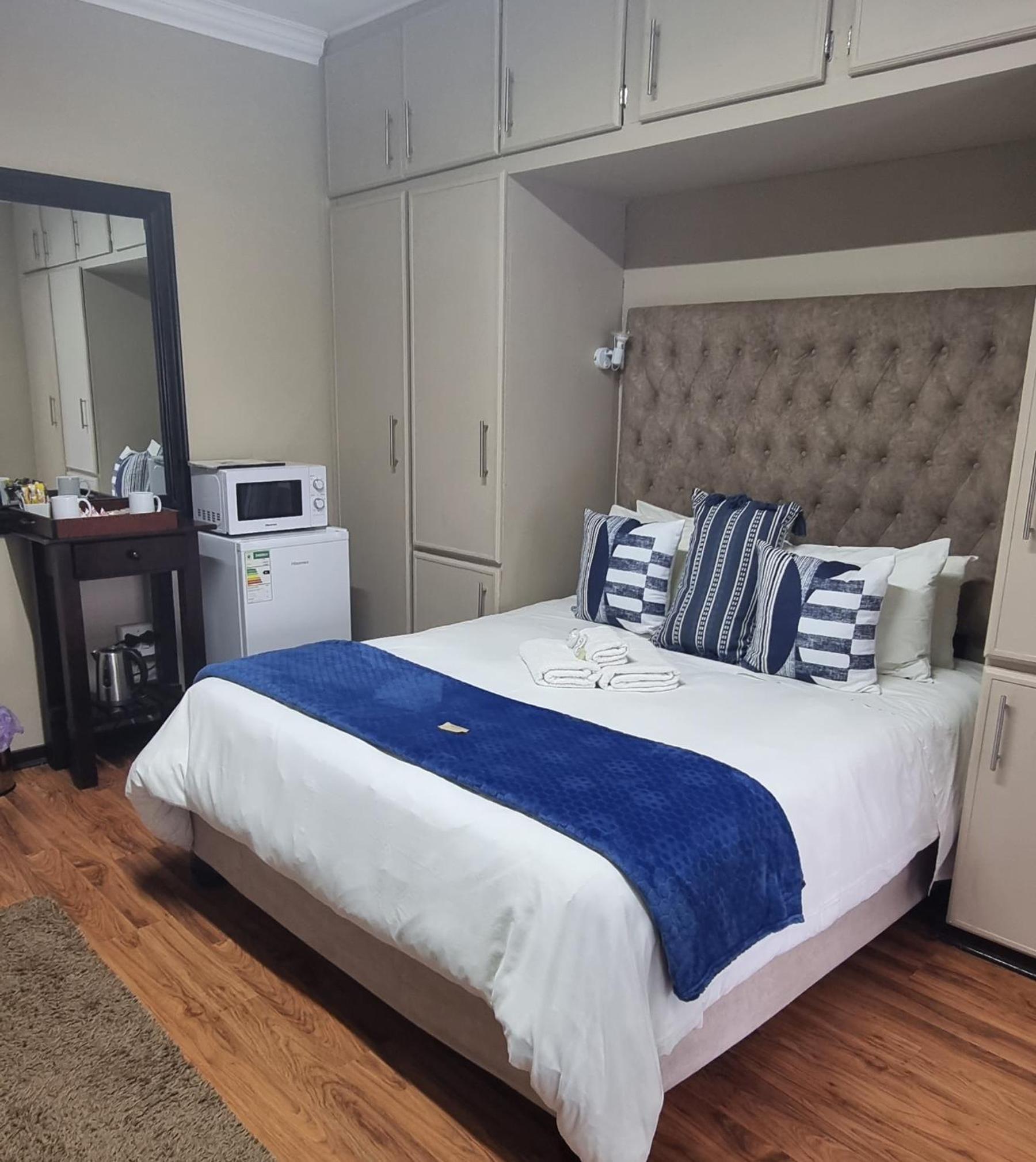 Luxury Queen Room - Photo 2