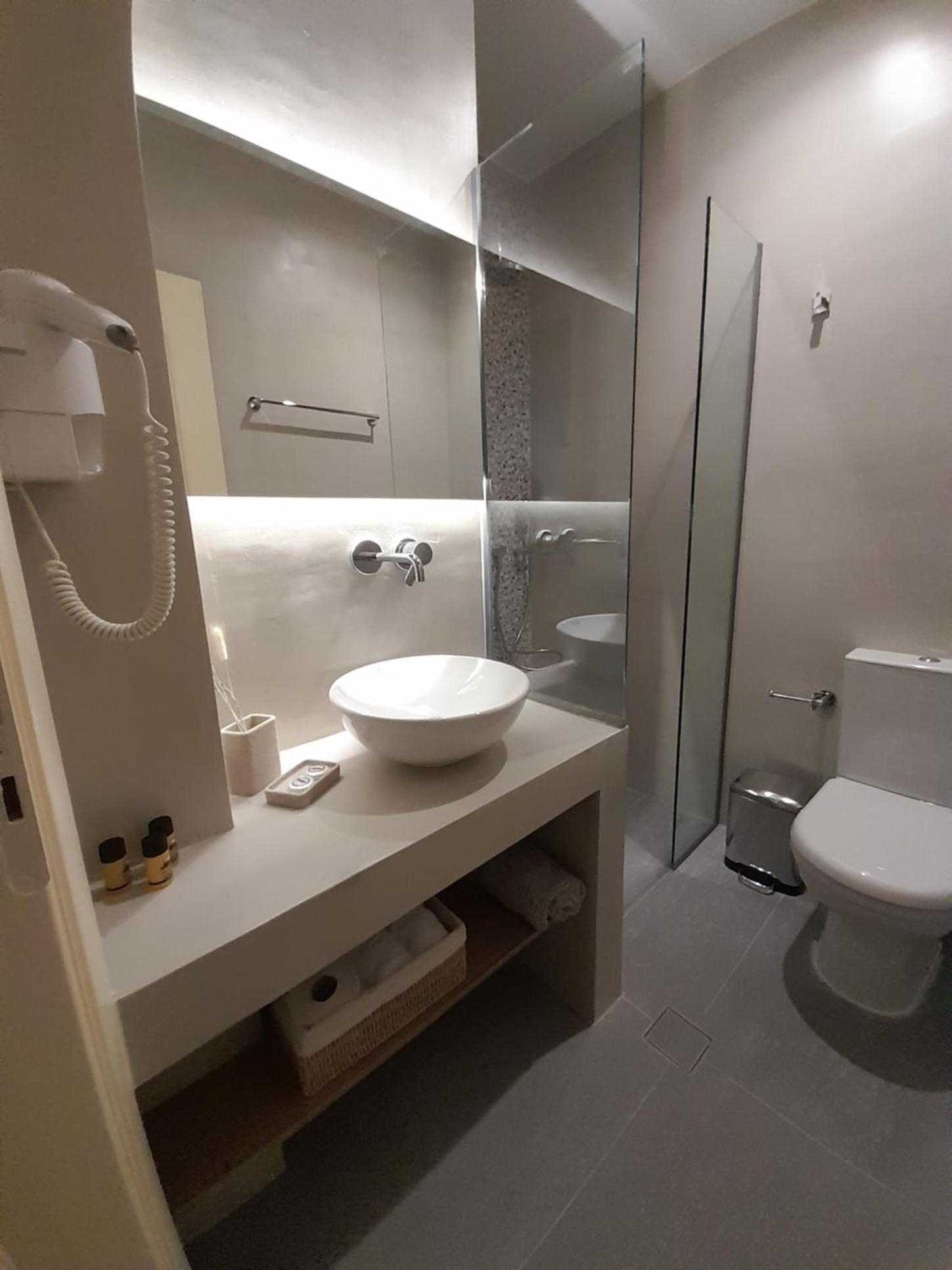 Double Room - Photo 8