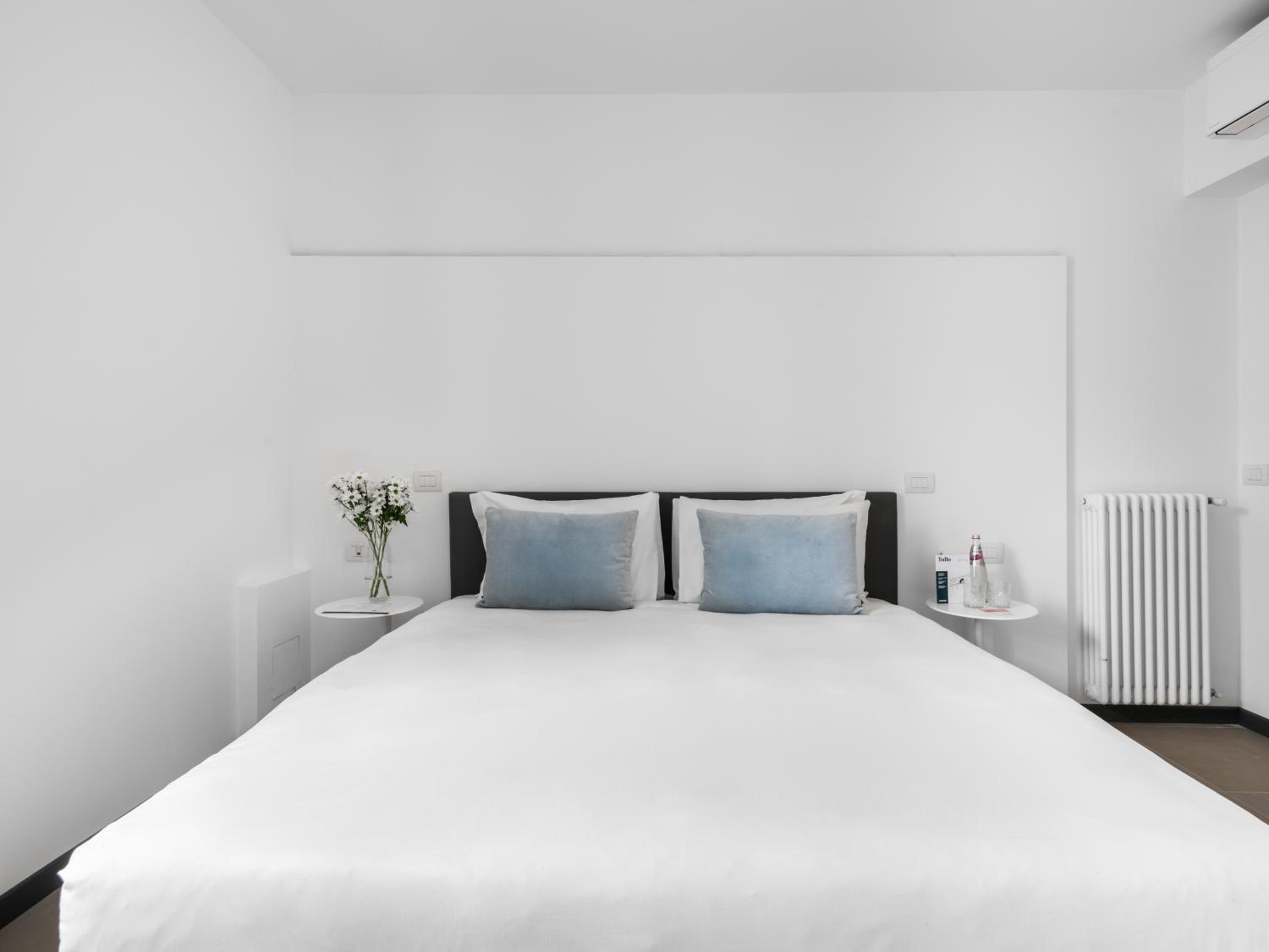 Small Room - Accessible photo 2
