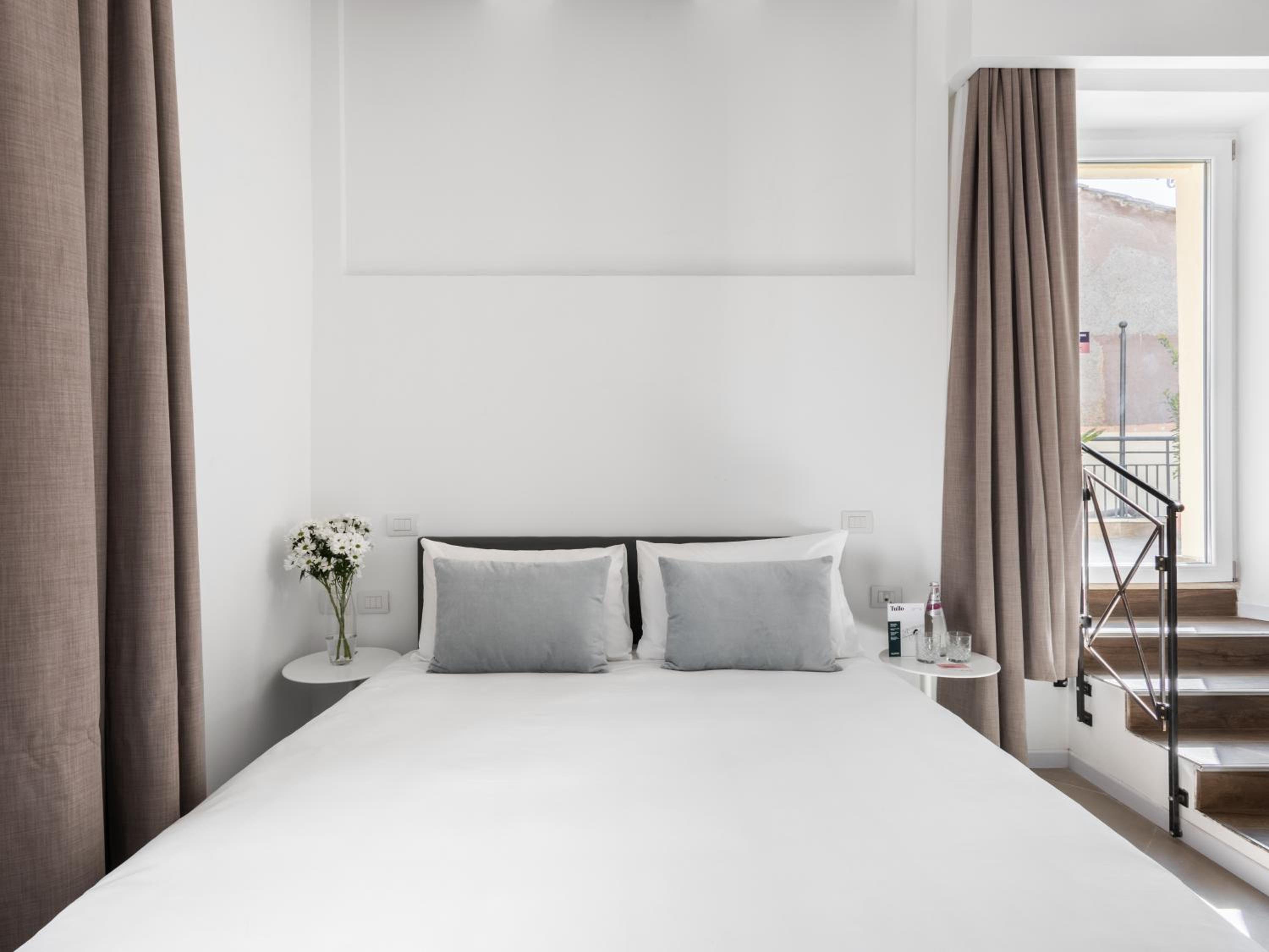 Medium Room with Terrace and Extra Single Bed photo 1