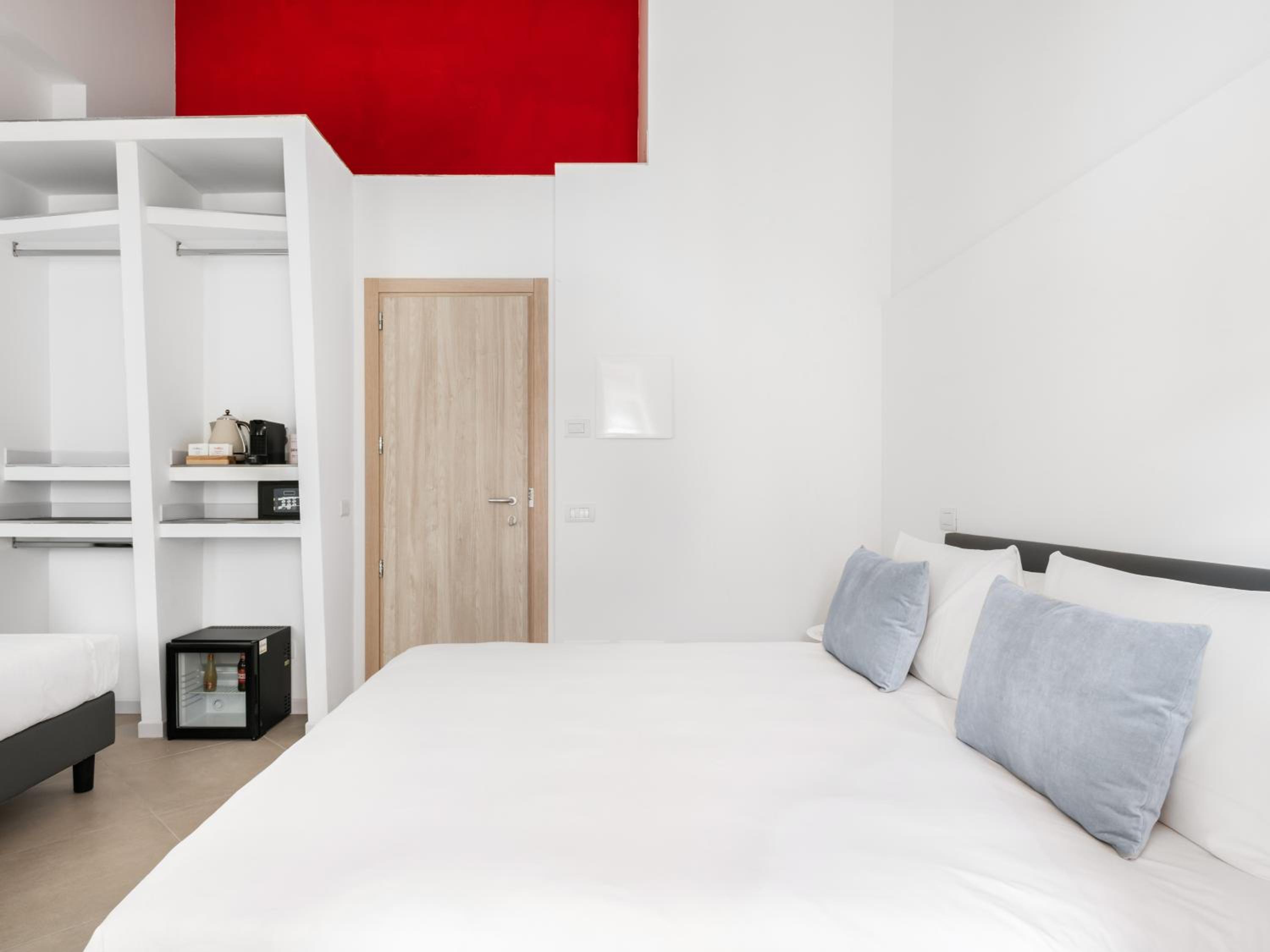 Medium Room with Extra Single Bed photo 1