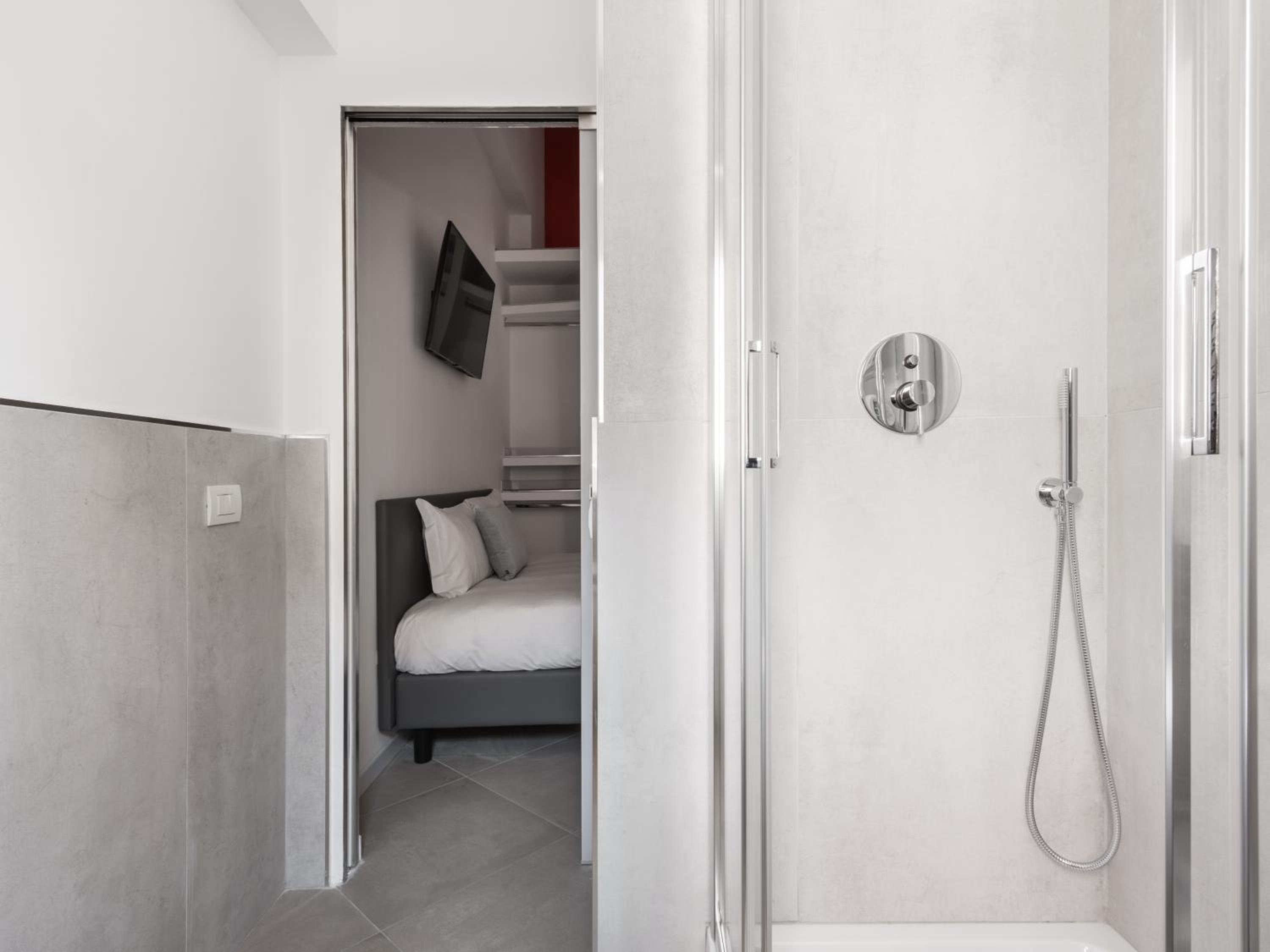 Medium Room with Extra Single Bed photo 2