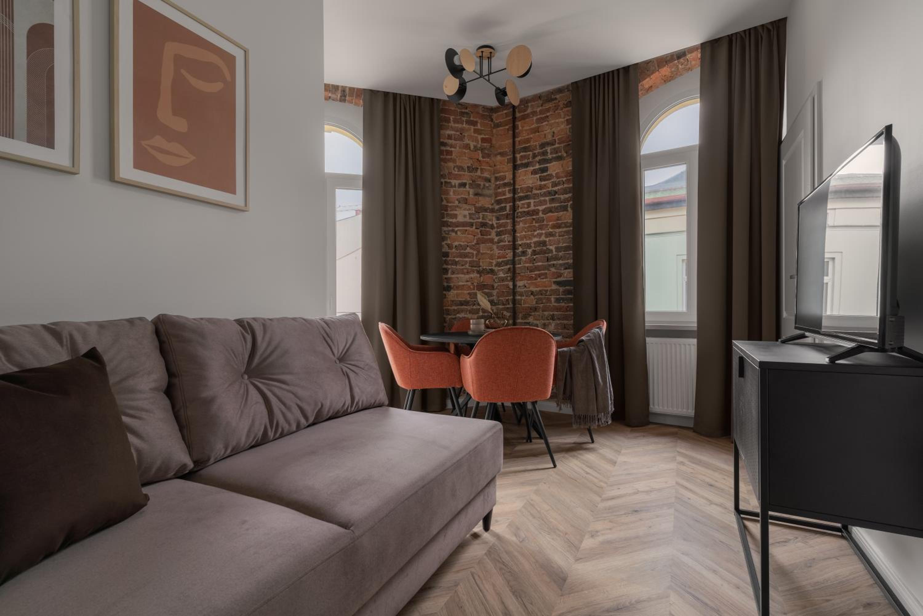 One-Bedroom Apartment - Photo 6