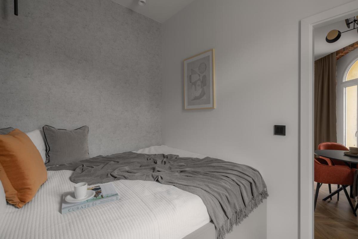 One-Bedroom Apartment - Photo 14