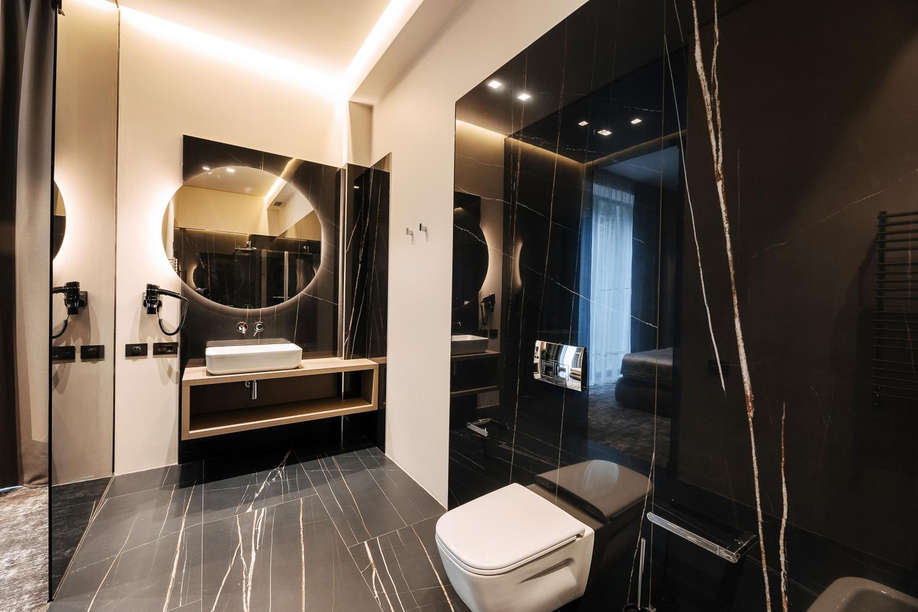 Deluxe King Room photo 3