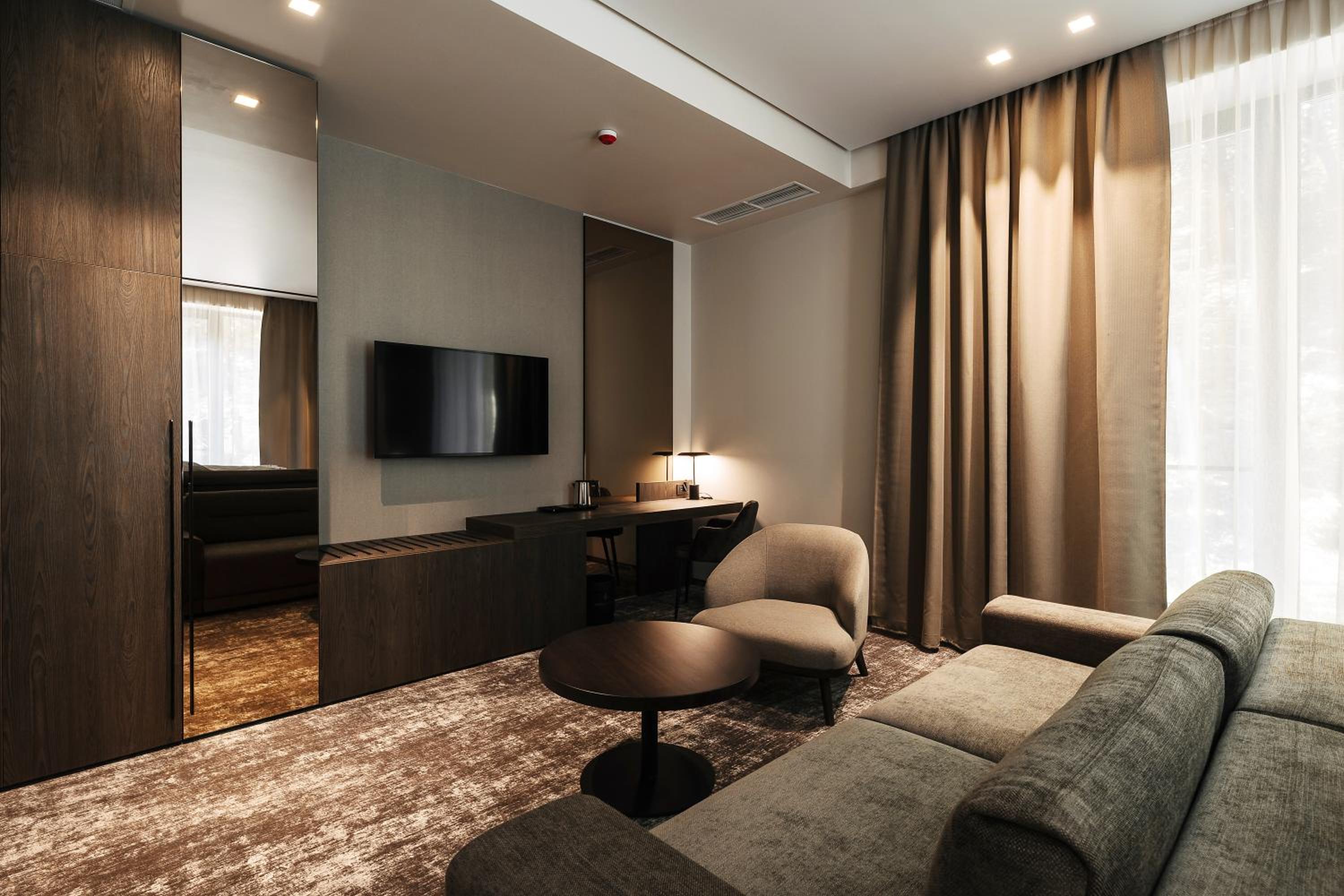 Deluxe King Room photo 1