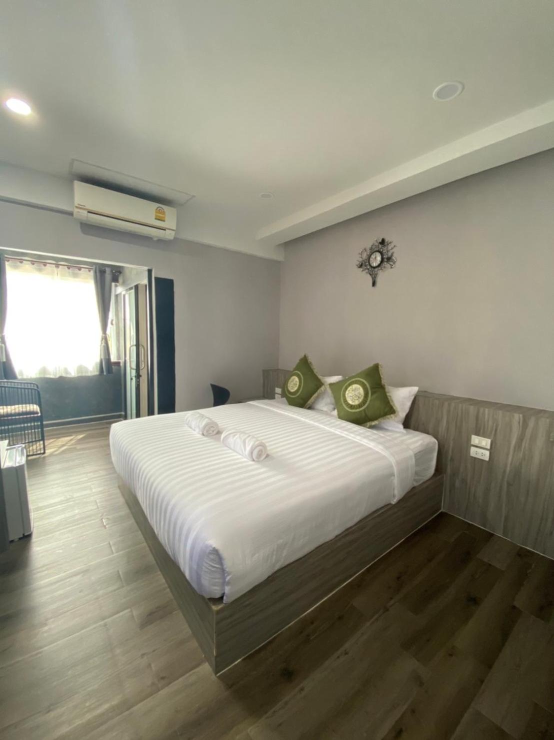 Deluxe Twin Room - Photo 10