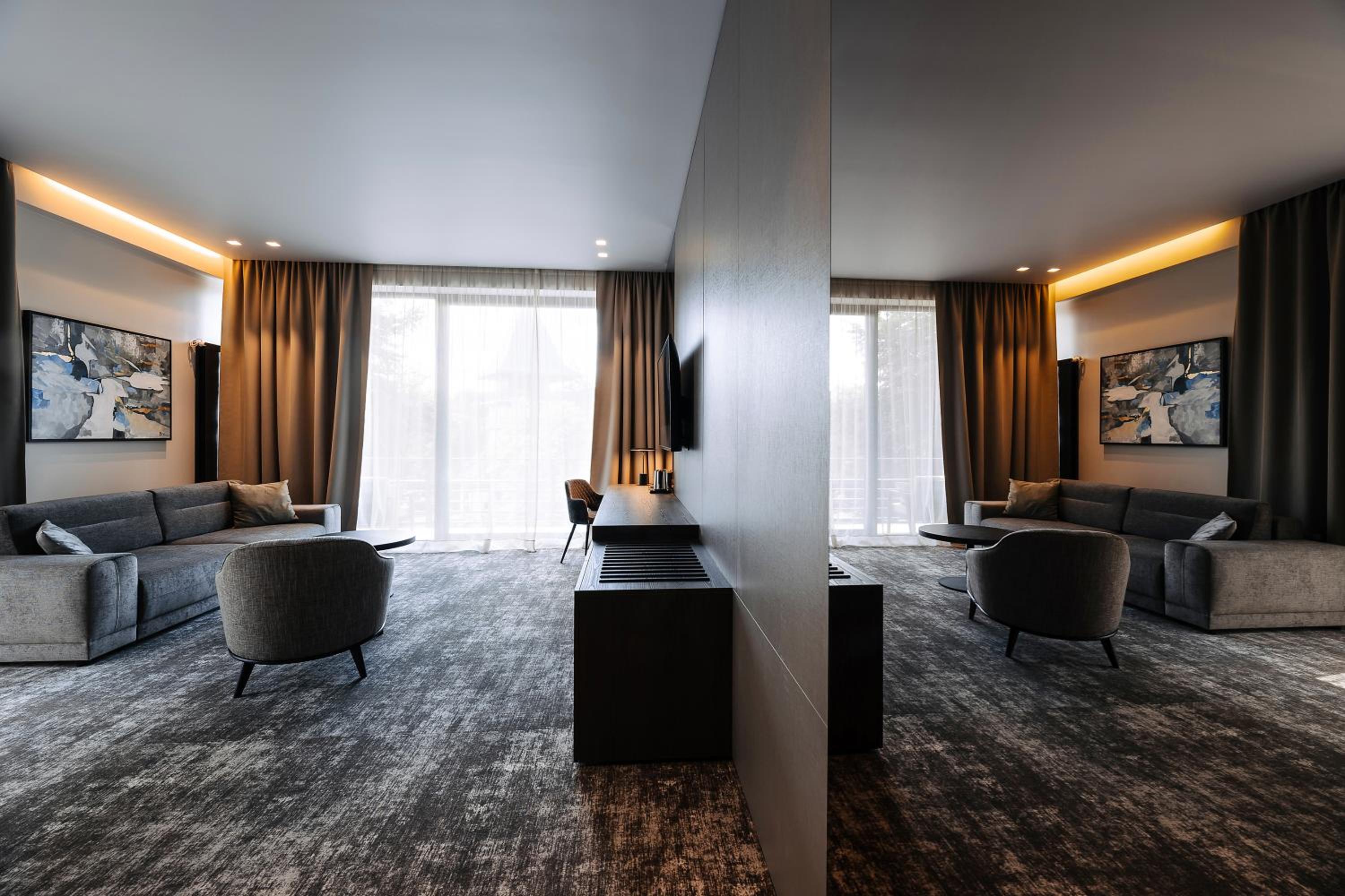 Suite with Spa Access photo 1