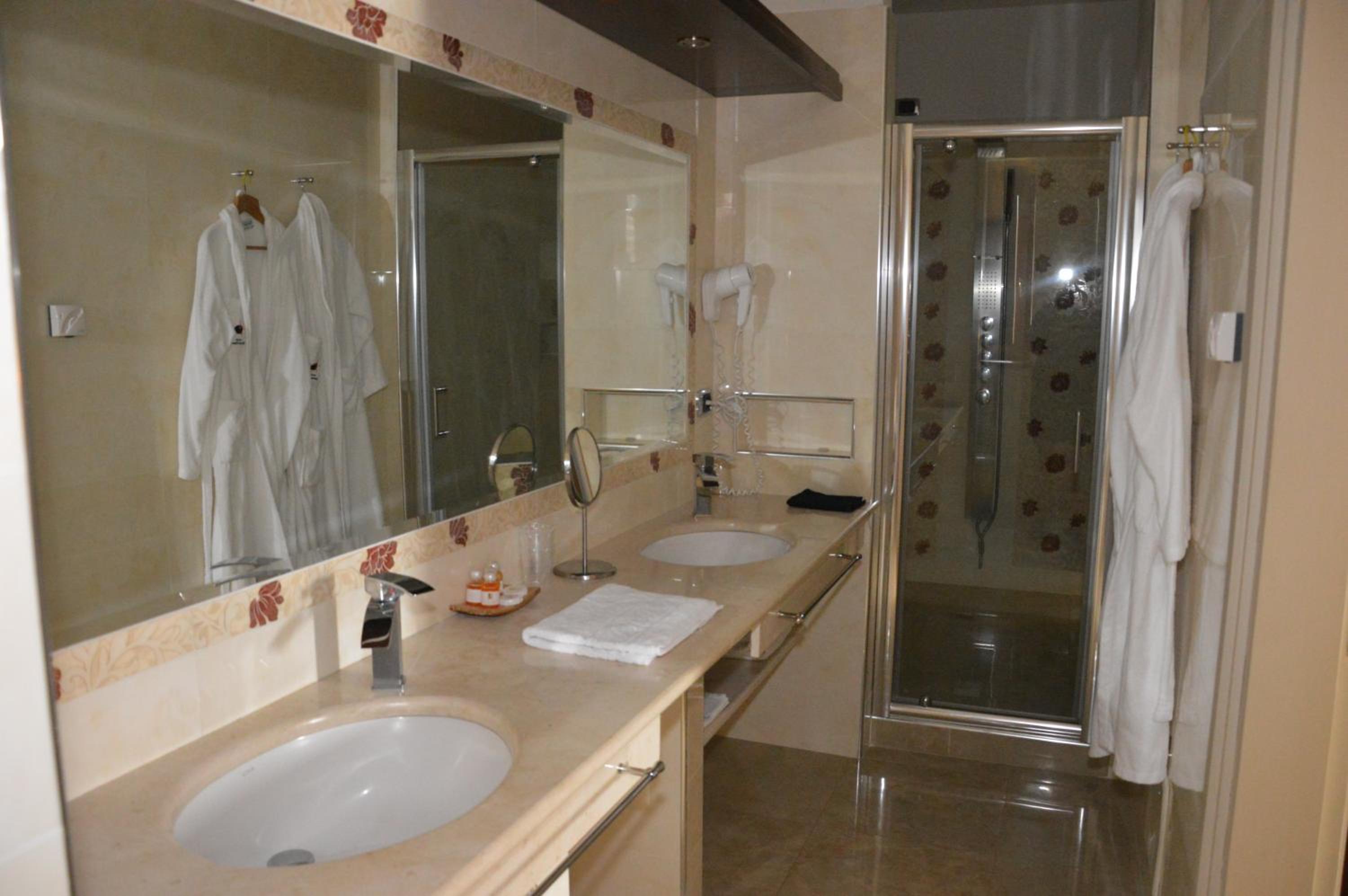 Junior Suite with Balcony photo 3