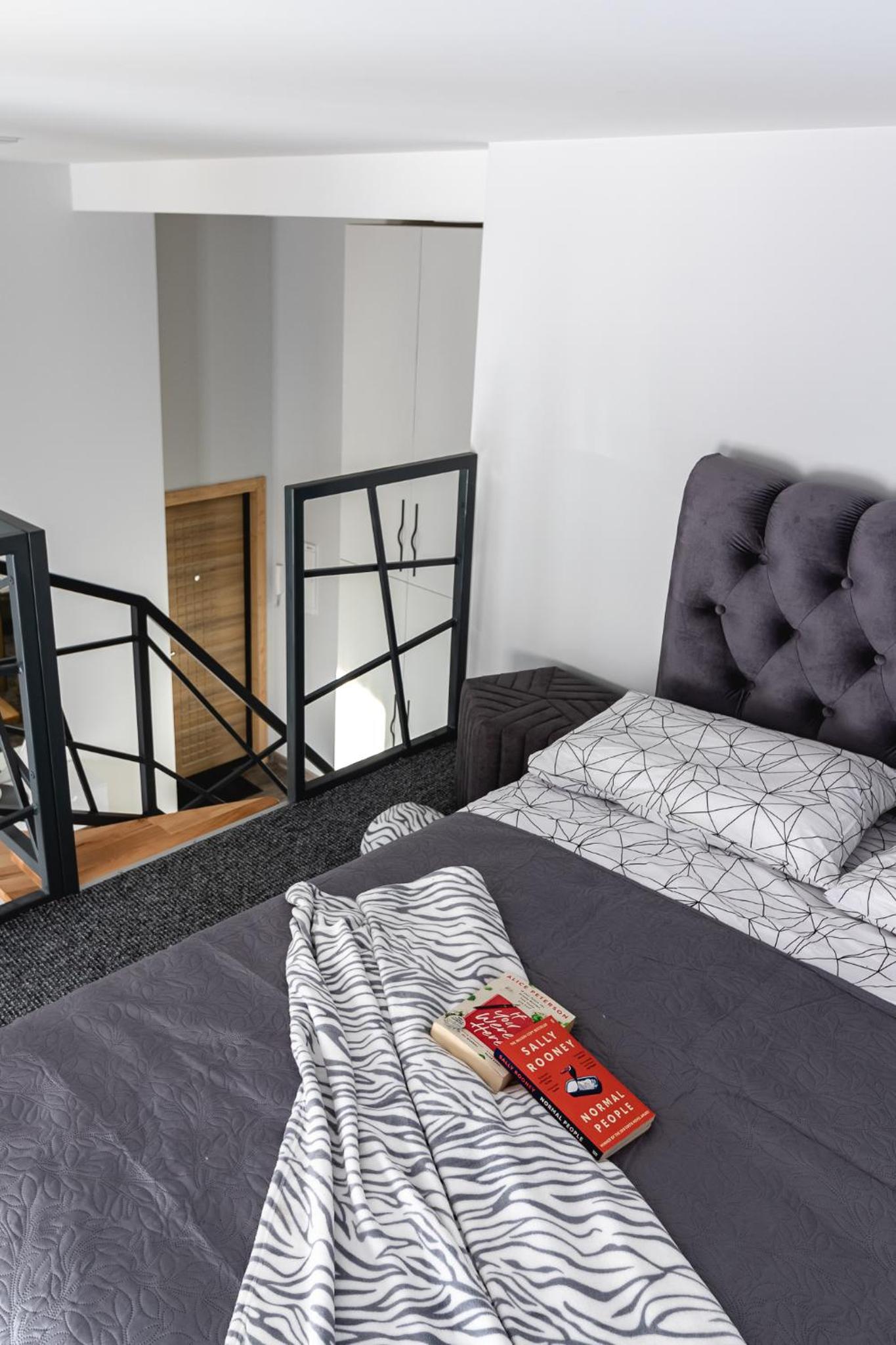One-Bedroom Apartment - Photo 19